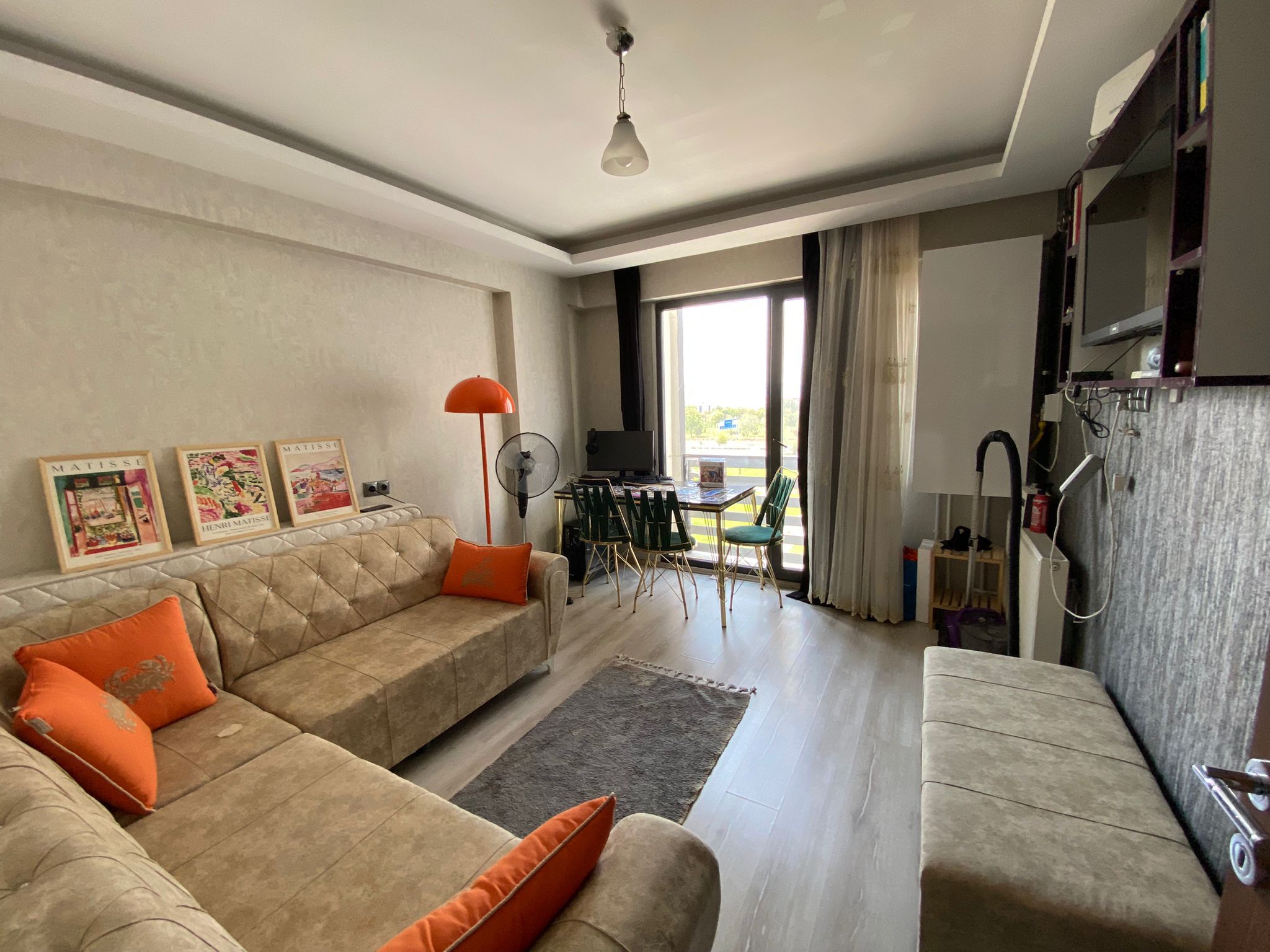 ERENLERDE MERKEZİ KONUMDA GENİŞ 2+0 SATILIK DAİRE