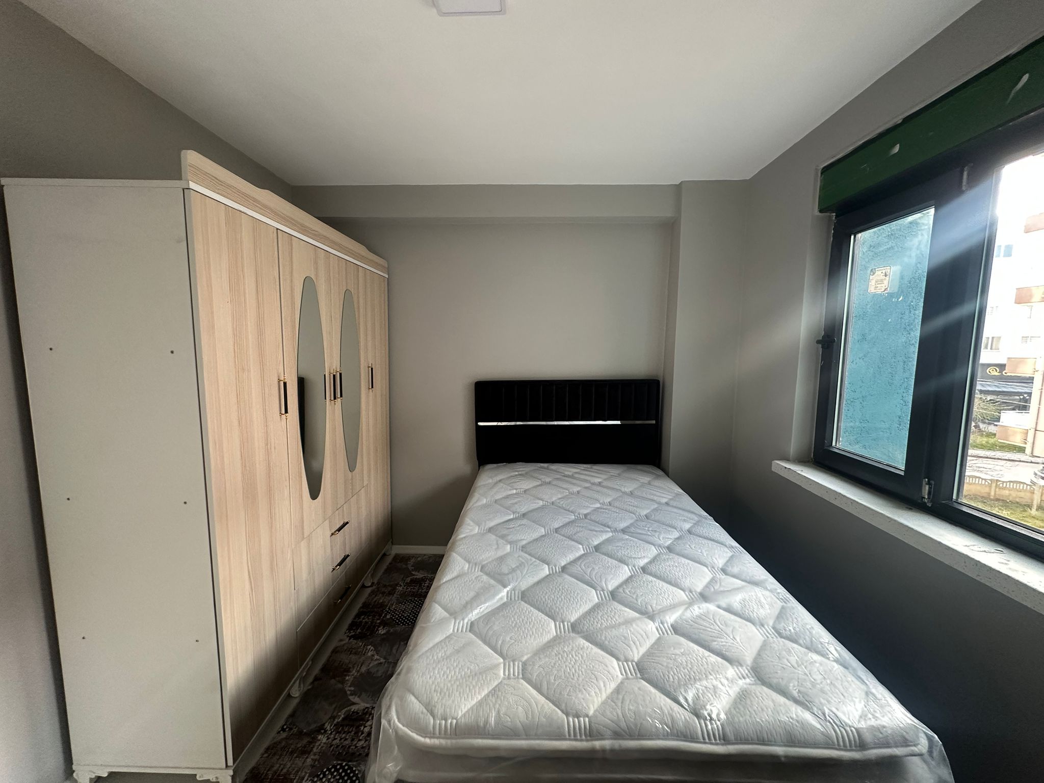 ERENLERDE MERKEZİ KONUMDA 1+1 KİRALIK SIFIR DAİRE