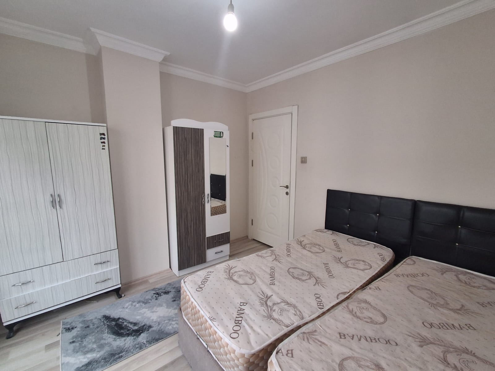 ERENLERDE 2+0 MERKEZİ KONUMDA TEMİZ KİRALIK DAİRE