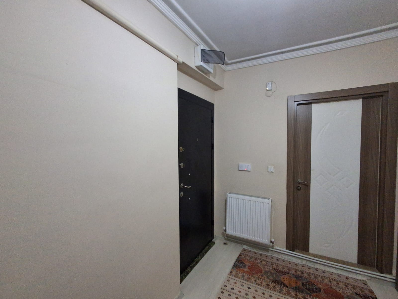 ERENLERDE EMNİYET KARAKOLU KARŞISINDA 2+0 GENİŞ KİRALIK DAİRE