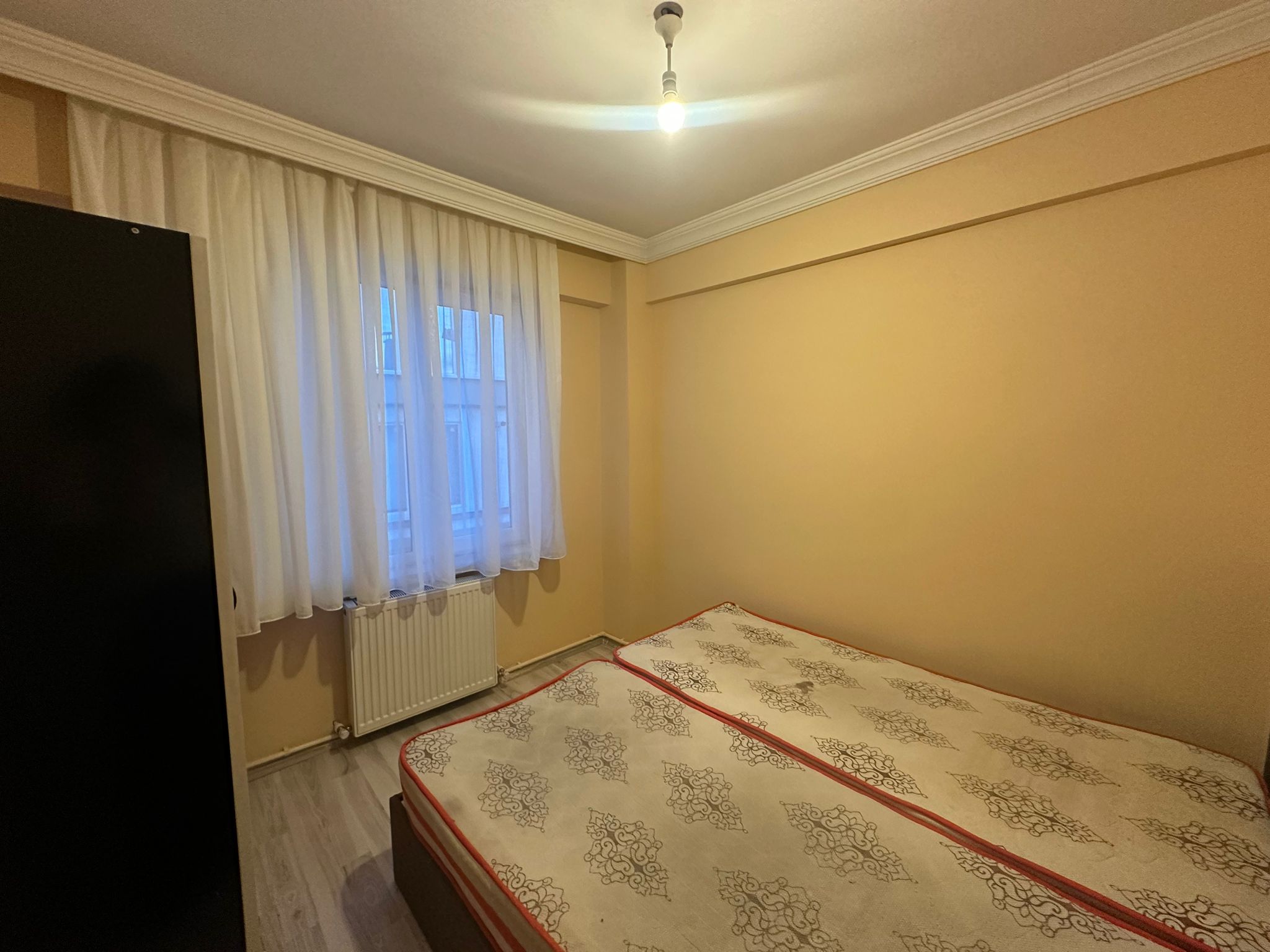 ERENLERDE MERKEZİ KONUMDA 2+0 GENİŞ KİRALIK DAİRE