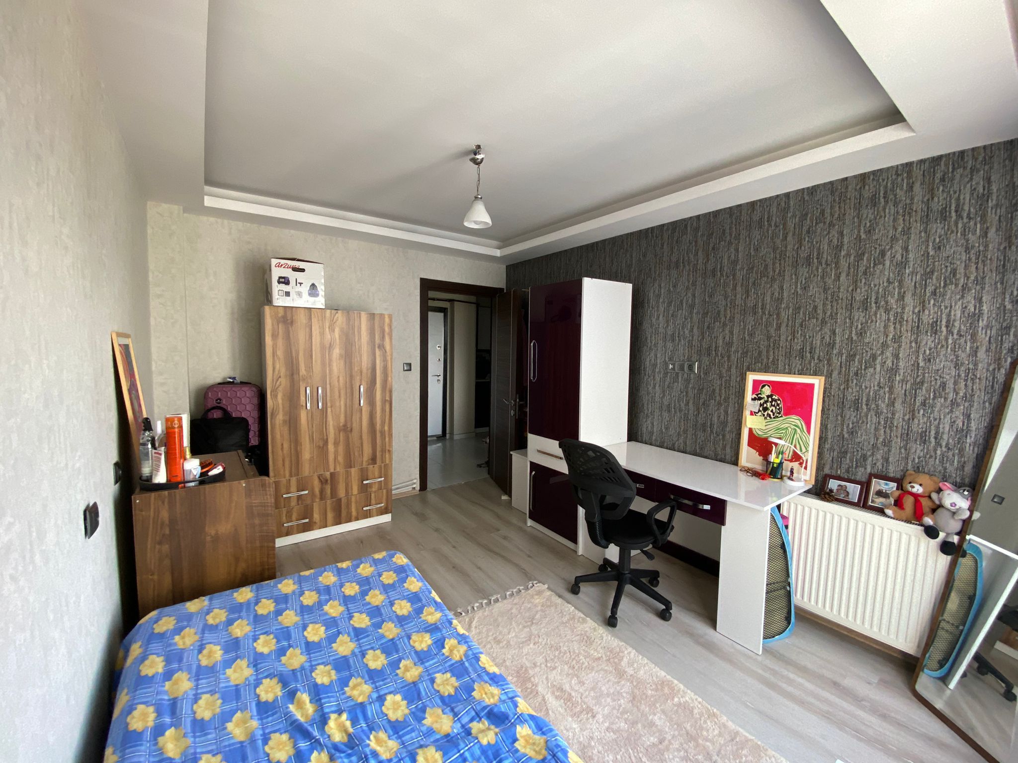 ERENLERDE MERKEZİ KONUMDA GENİŞ 2+0 SATILIK DAİRE