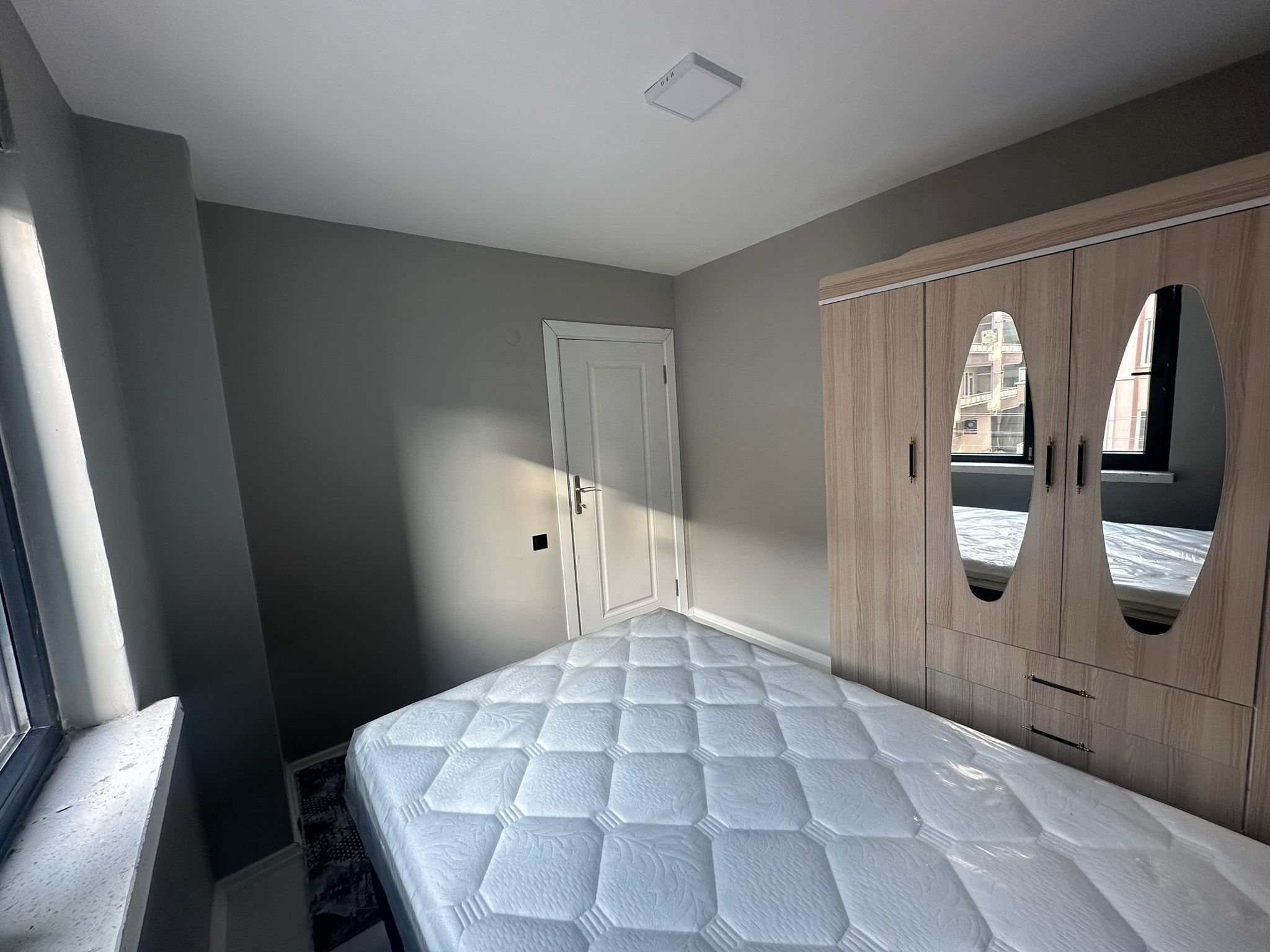 ERENLERDE MERKEZİ KONUMDA 1+1 KİRALIK SIFIR DAİRE