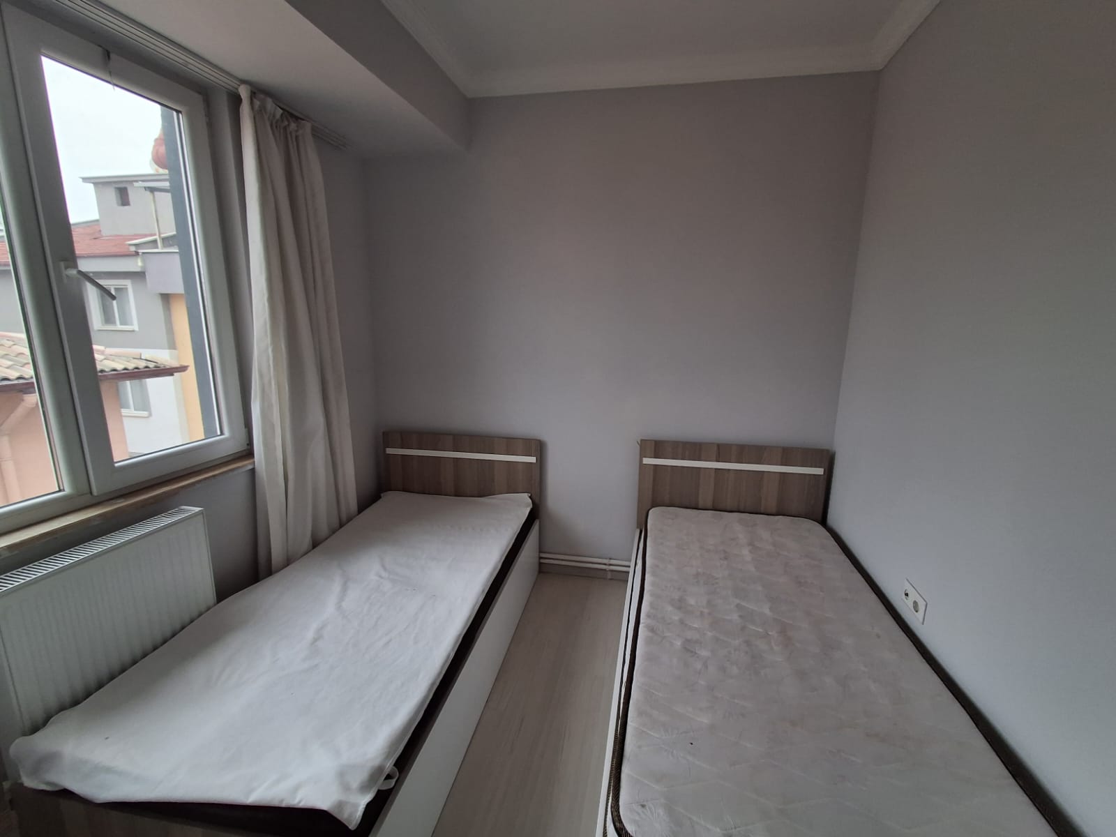 ERENLERDE EMNİYET KARAKOLU KARŞISINDA MERKEZİ KONUMDA 2+0 KİRALIK DAİRE