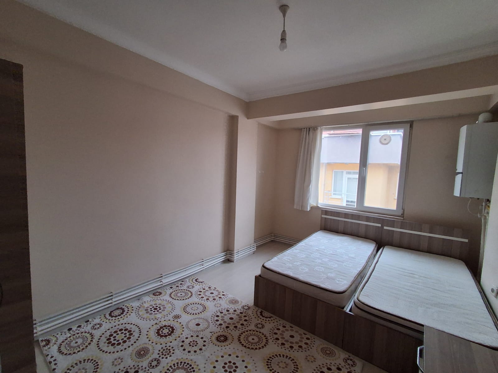 ERENLERDE EMNİYET KARAKOLU KARŞISINDA 2+0 GENİŞ KİRALIK DAİRE