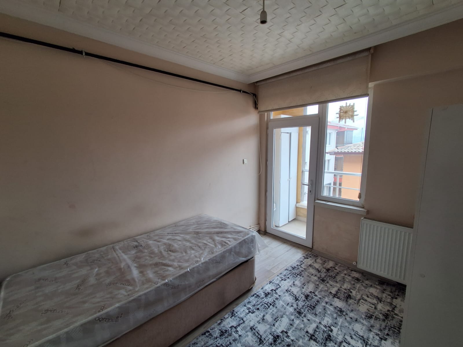 ERENLERDE 2+0 SEVGİ YOLUNDA MERKEZİ KONUMDA KİRALIK DAİRE