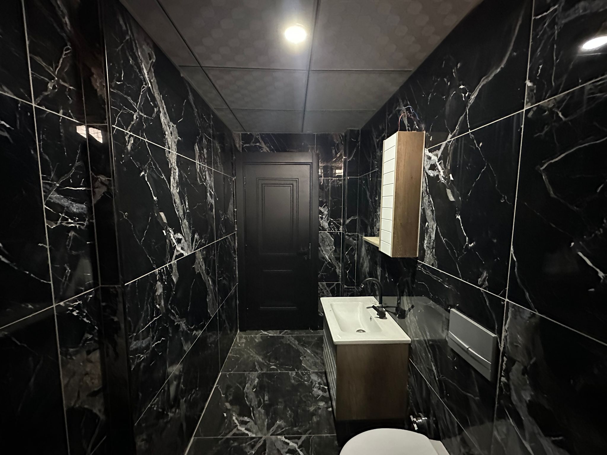 ERENLERDE YENİ YAPILI 2+0 LÜX SATILIK DAİRE