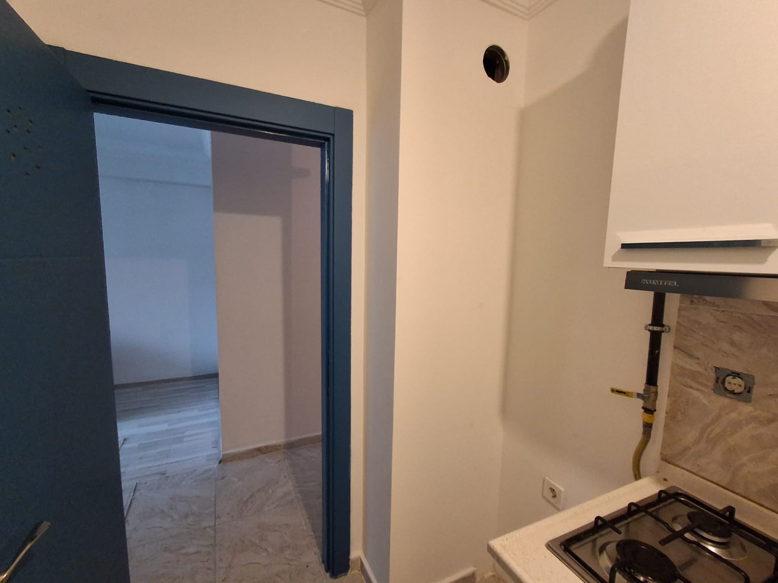 ERENLERDE MERKEZİ KONUMDA 2+0 KİRALIK DAİRE