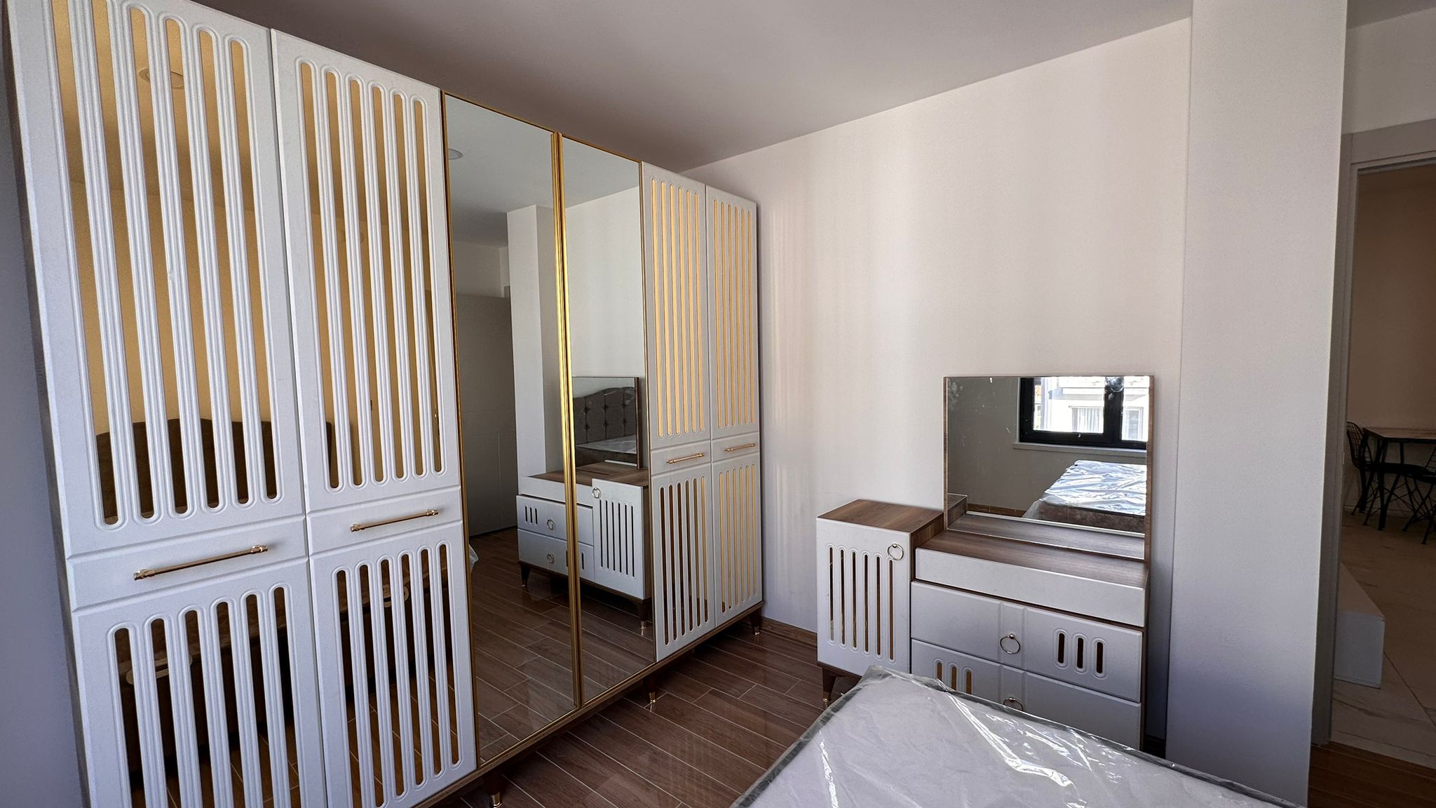 ERENLERDE LÜKS 2+1 MERKEZİ KONUMDA KİRALIK DAİRE