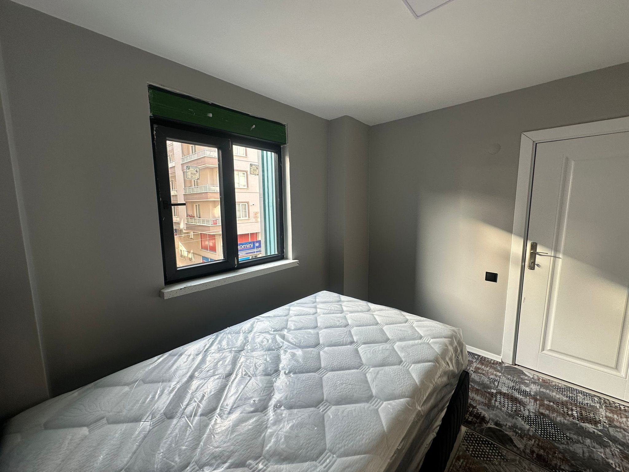 ERENLERDE MERKEZİ KONUMDA 1+1 KİRALIK SIFIR DAİRE