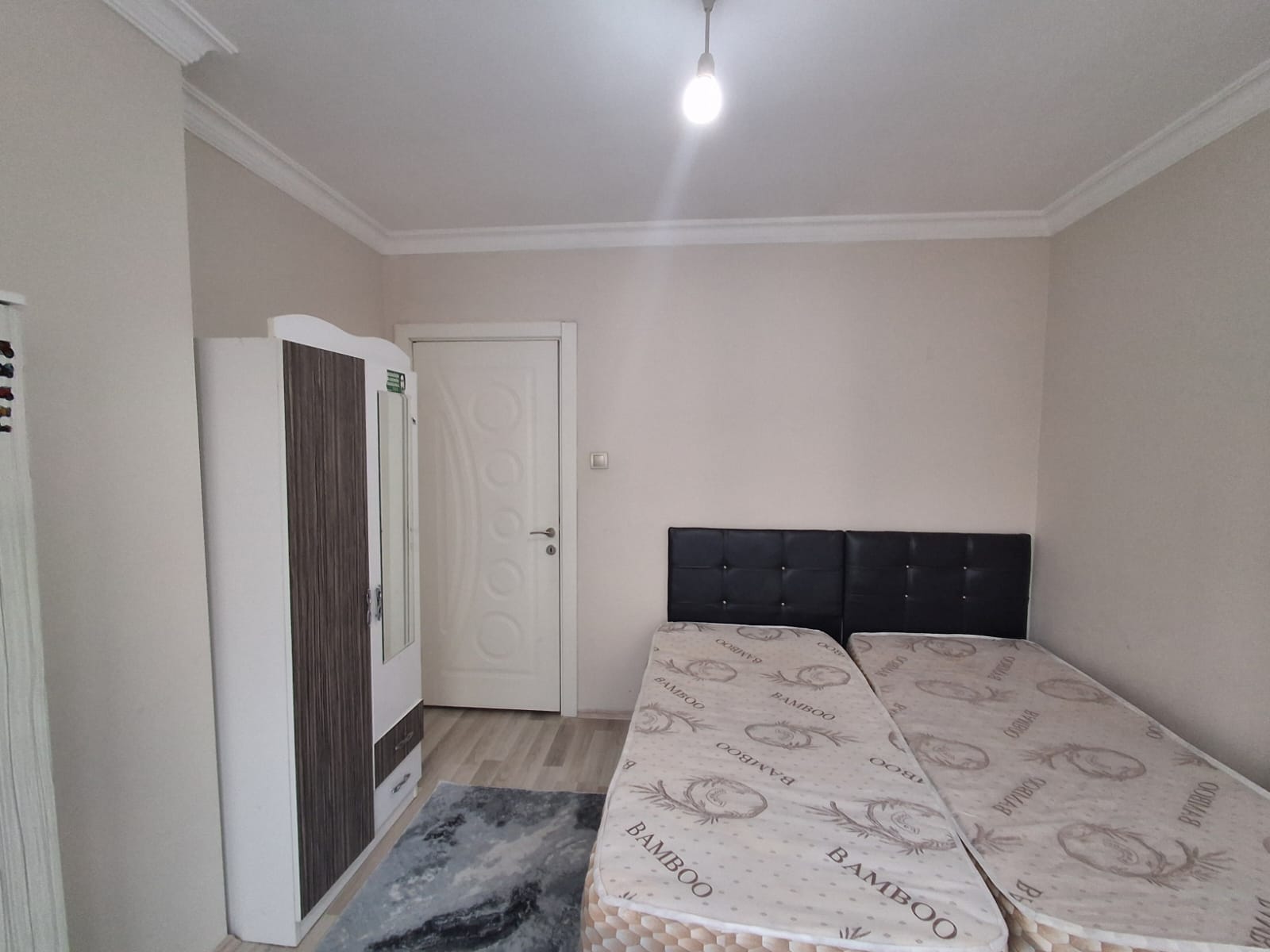 ERENLERDE 2+0 MERKEZİ KONUMDA TEMİZ KİRALIK DAİRE