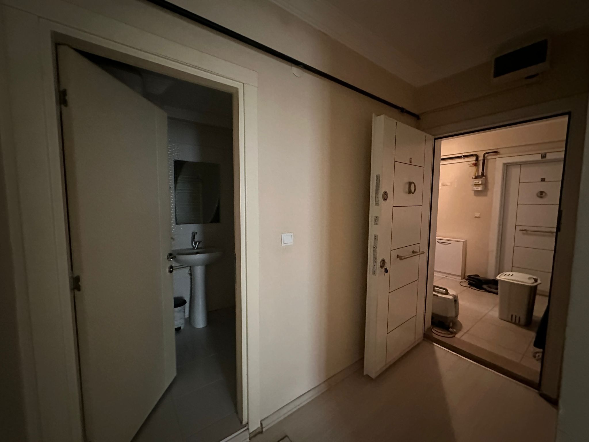 ERENLERDE MERKEZİ KONUMDA 2+0 FIRSAT DAİRE