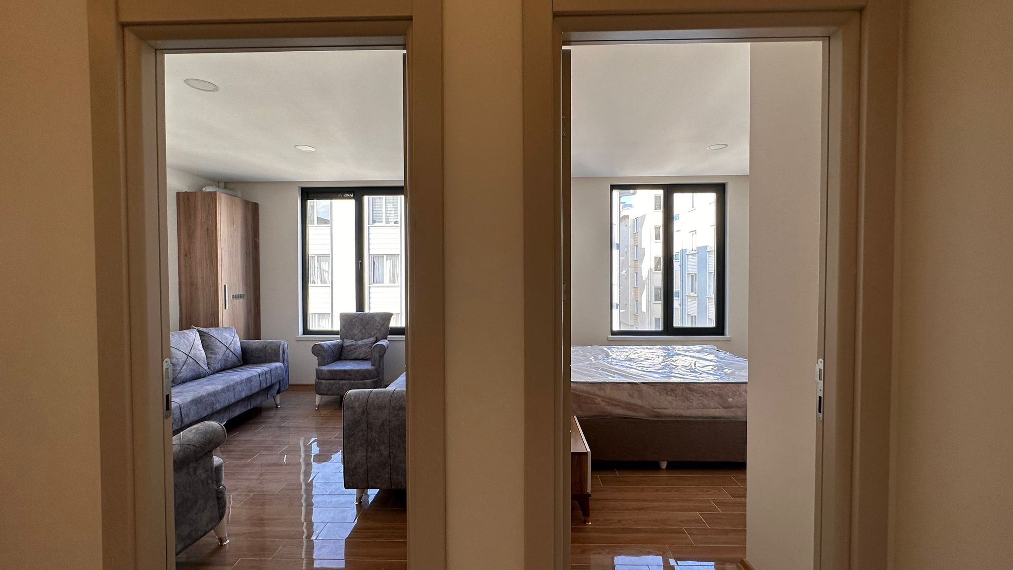 ERENLERDE LÜKS 2+1 MERKEZİ KONUMDA KİRALIK DAİRE