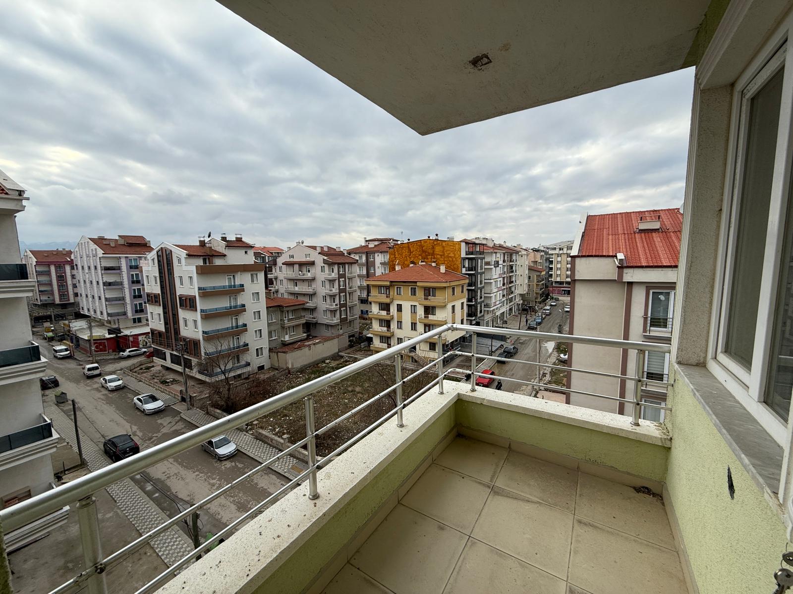 ERENLERDE 2+1 MERKEZİ KONUMDA TEMİZ KİRALIK DAİRE