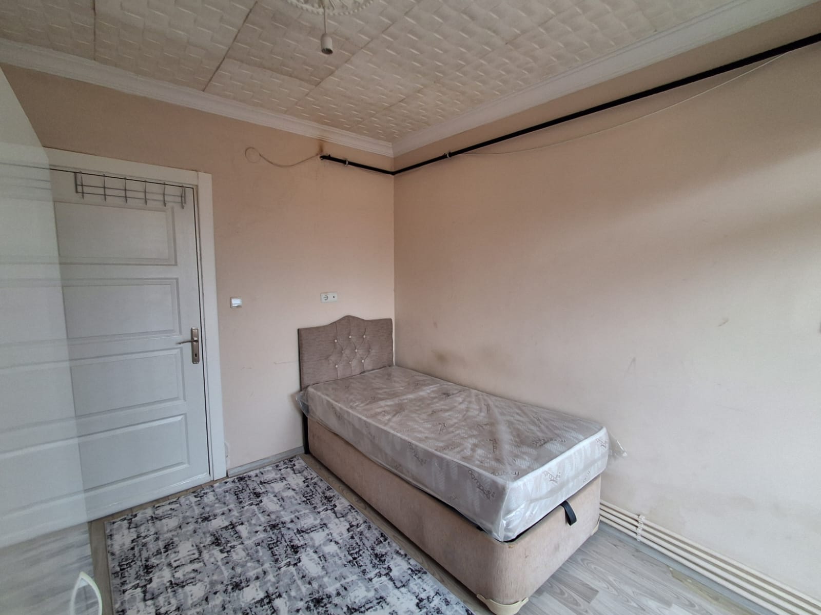 ERENLERDE 2+0 SEVGİ YOLUNDA MERKEZİ KONUMDA KİRALIK DAİRE