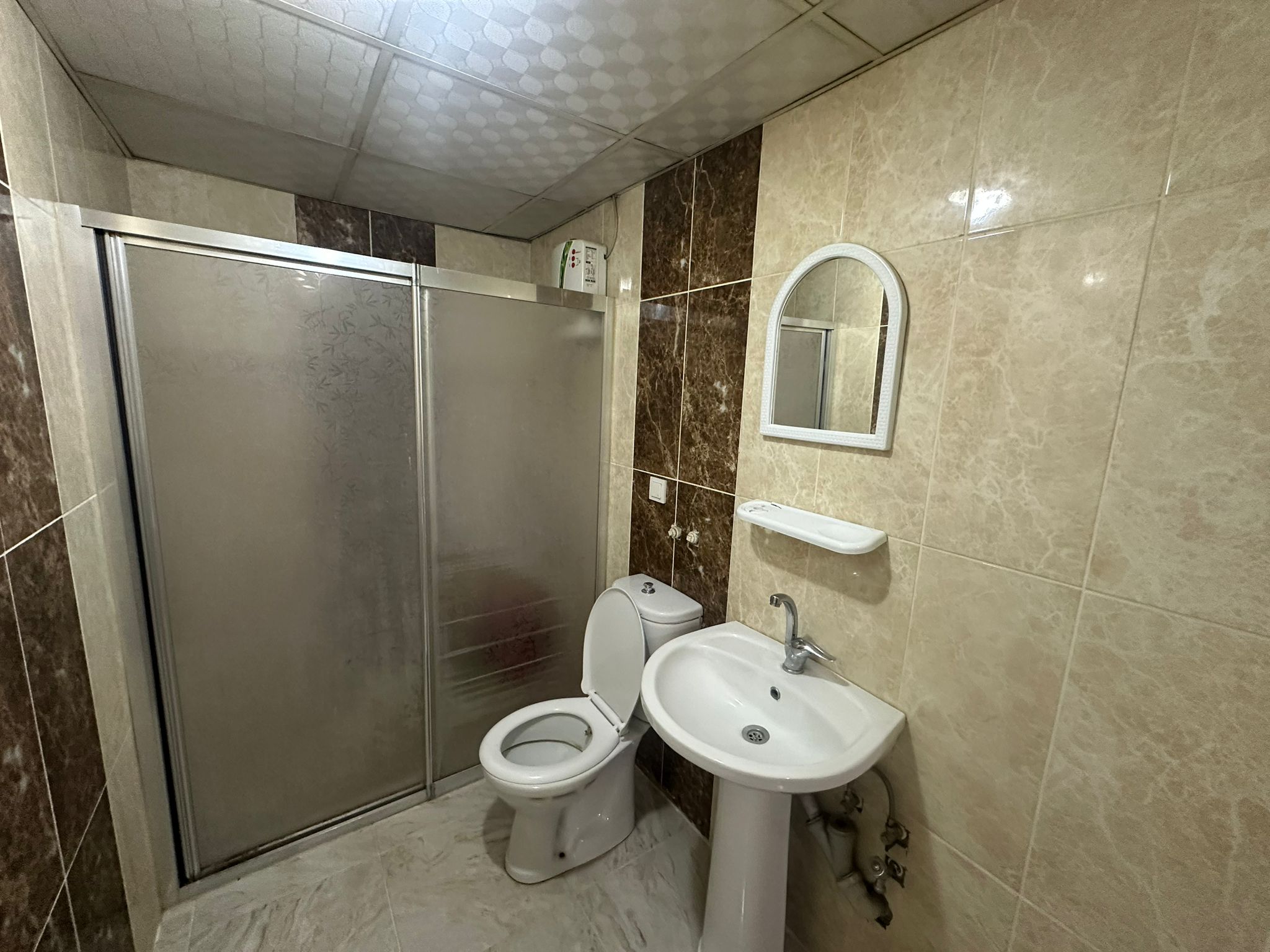 ERENLERDE MERKEZİ KONUMDA 2+0 GENİŞ KİRALIK DAİRE