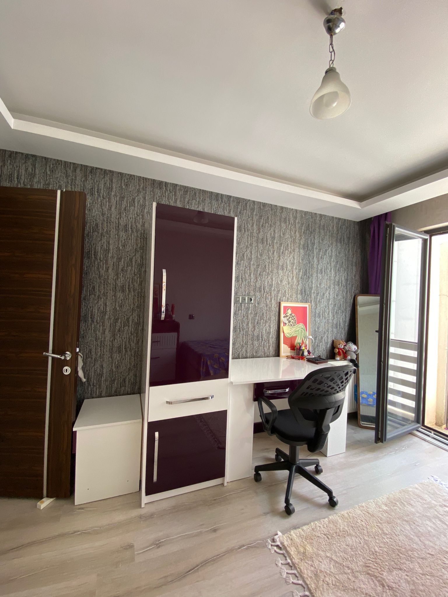 ERENLERDE MERKEZİ KONUMDA GENİŞ 2+0 SATILIK DAİRE