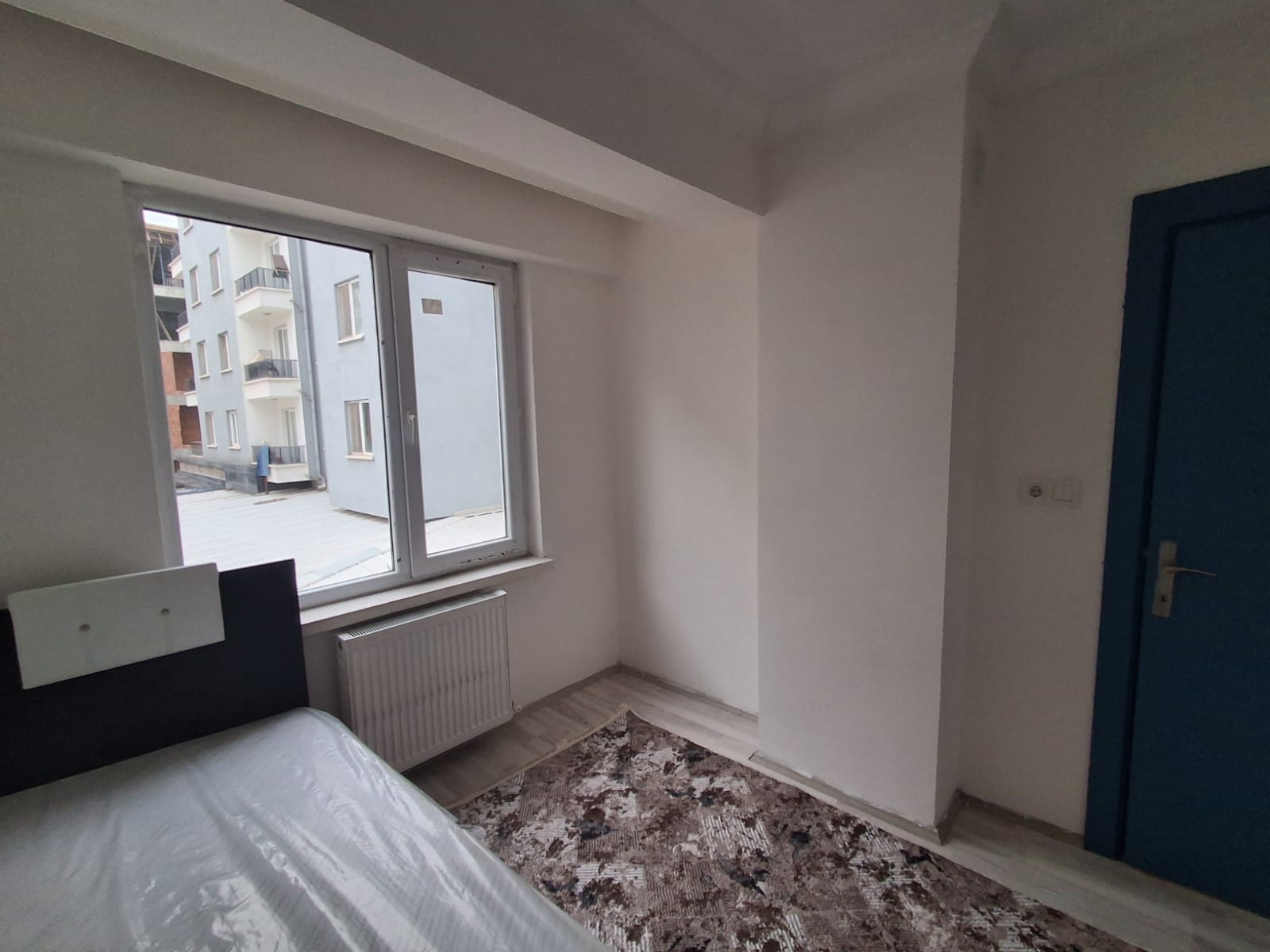 ERENLERDE MERKEZİ KONUMDA 2+0 KİRALIK DAİRE