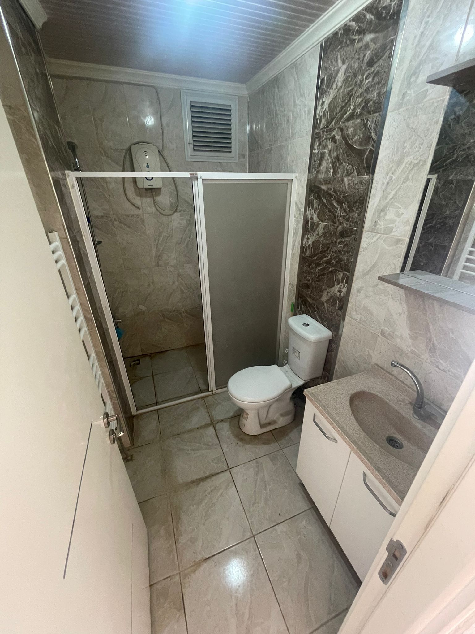 1+1 MERKEZİ KONUMDA KİRALIK DAİRE