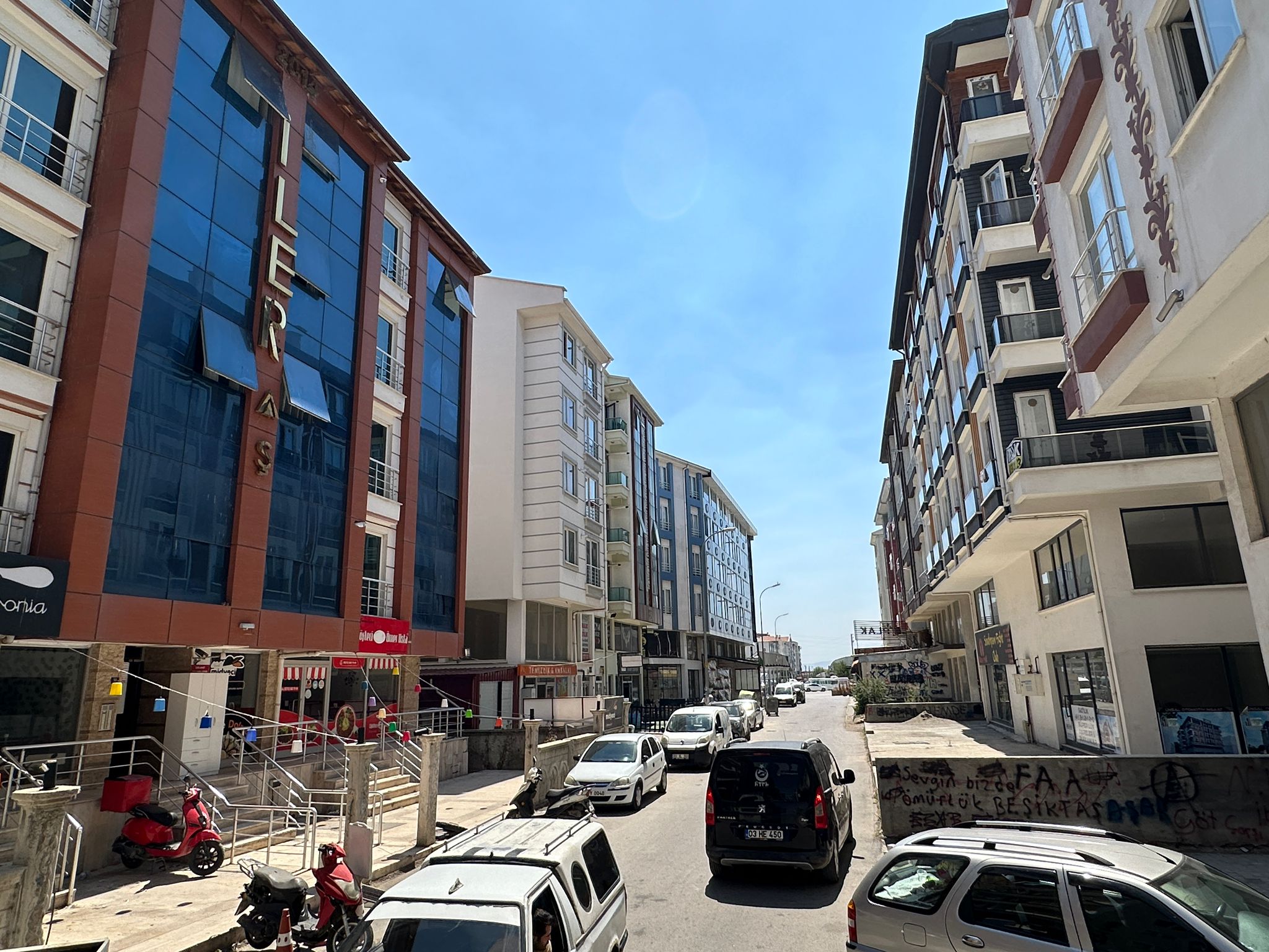 ERENLERDE MERKEZİ KONUMDA 2+0 FIRSAT DAİRE