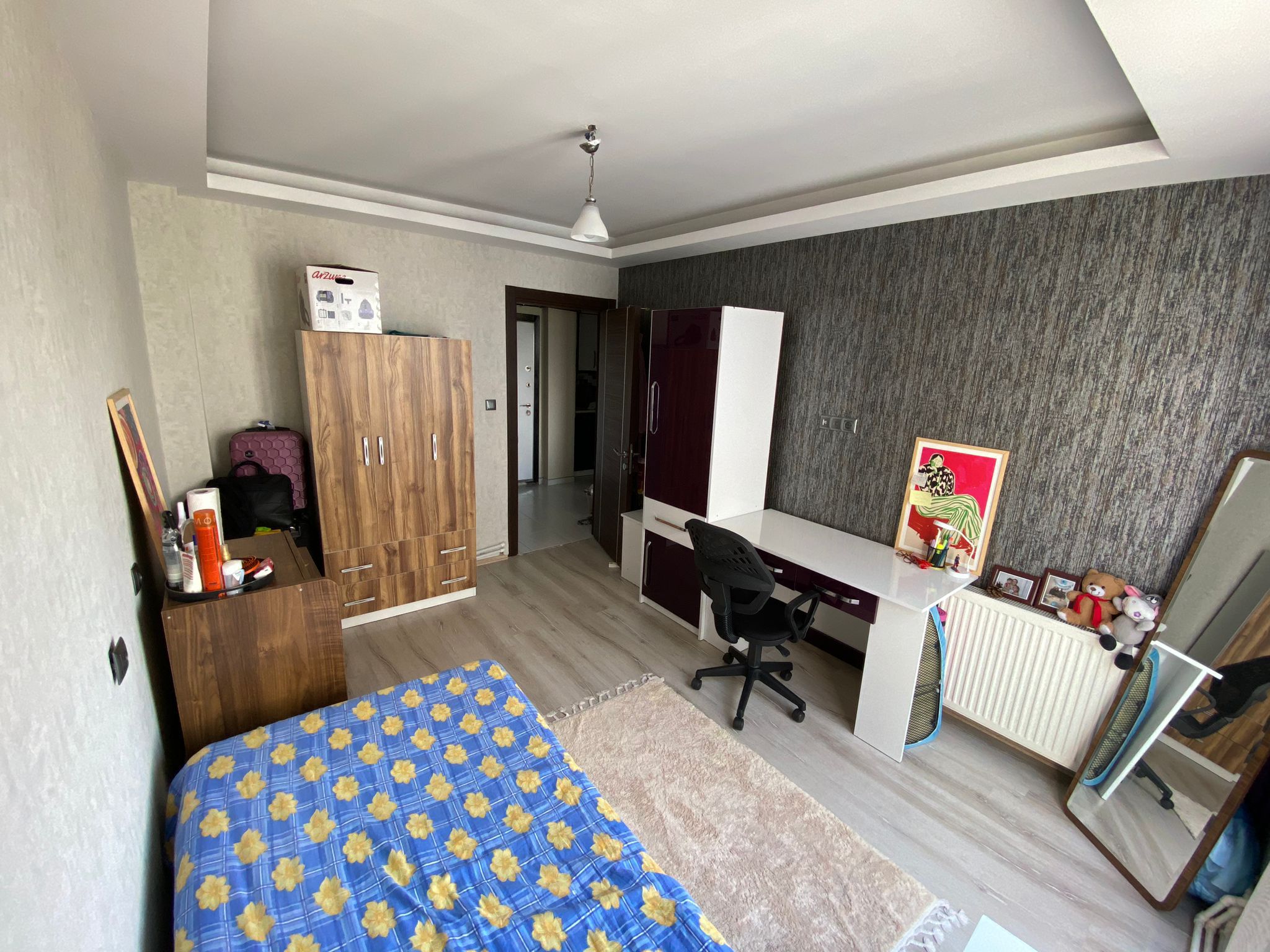 ERENLERDE MERKEZİ KONUMDA GENİŞ 2+0 SATILIK DAİRE