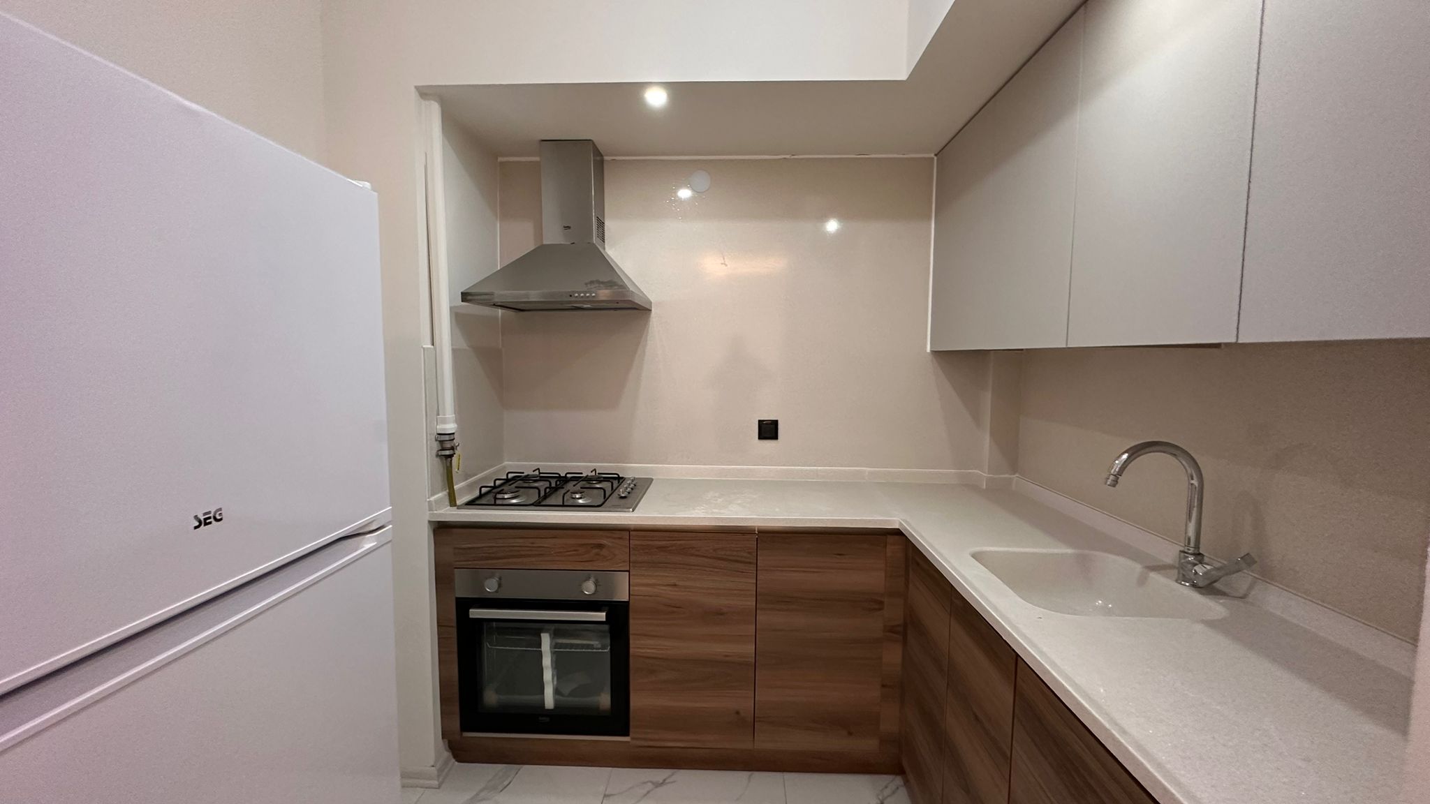 ERENLERDE LÜKS 2+1 MERKEZİ KONUMDA KİRALIK DAİRE