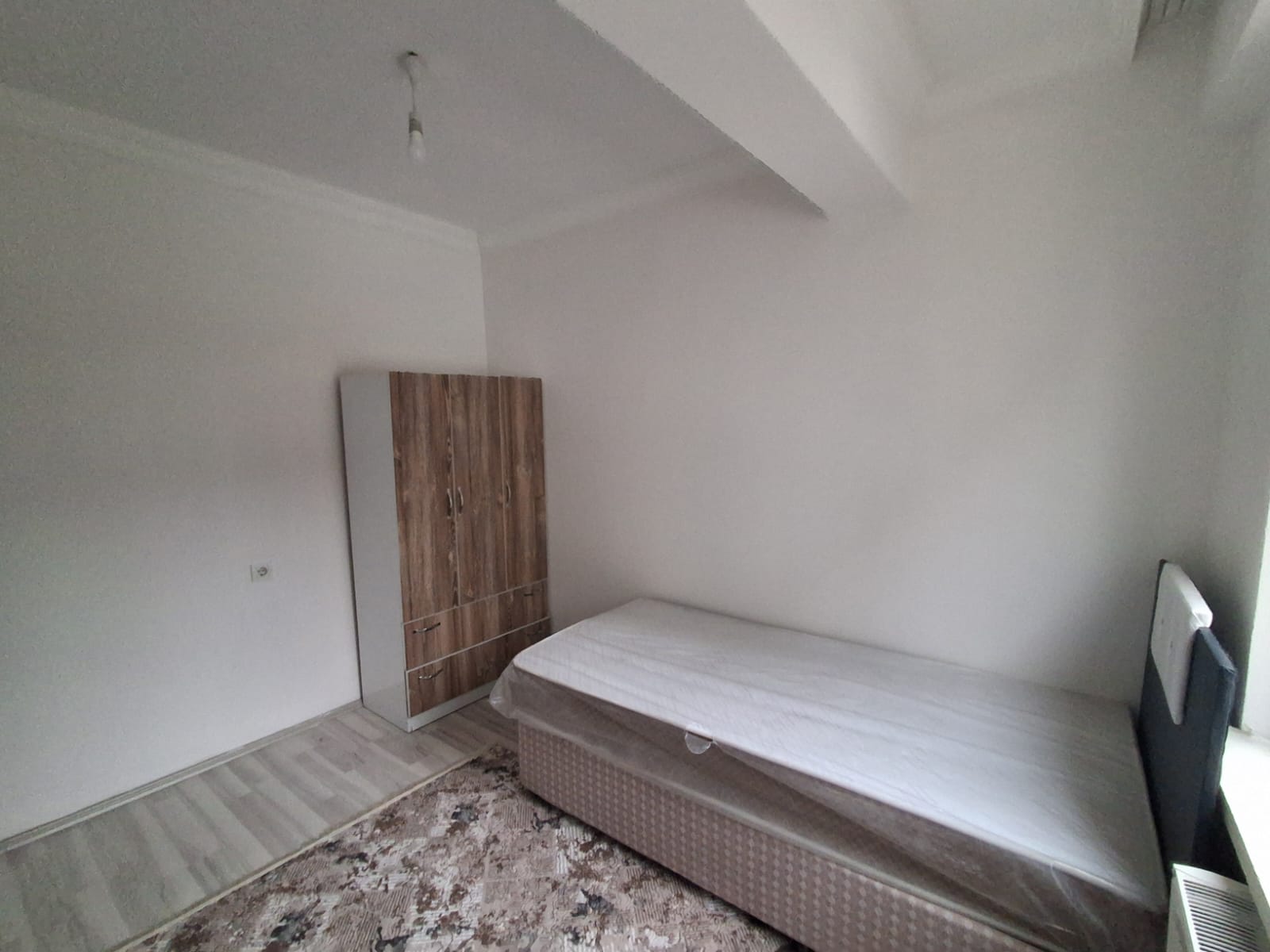 ERENLERDE MERKEZİ KONUMDA 2+0 KİRALIK DAİRE