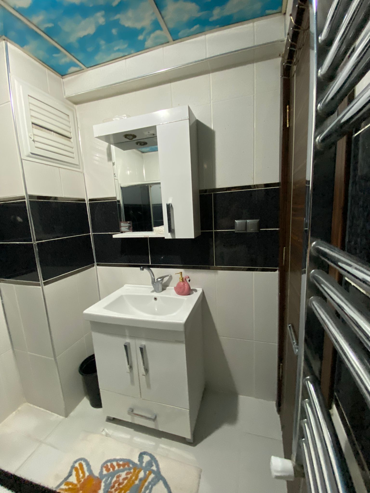 ERENLERDE MERKEZİ KONUMDA GENİŞ 2+0 SATILIK DAİRE