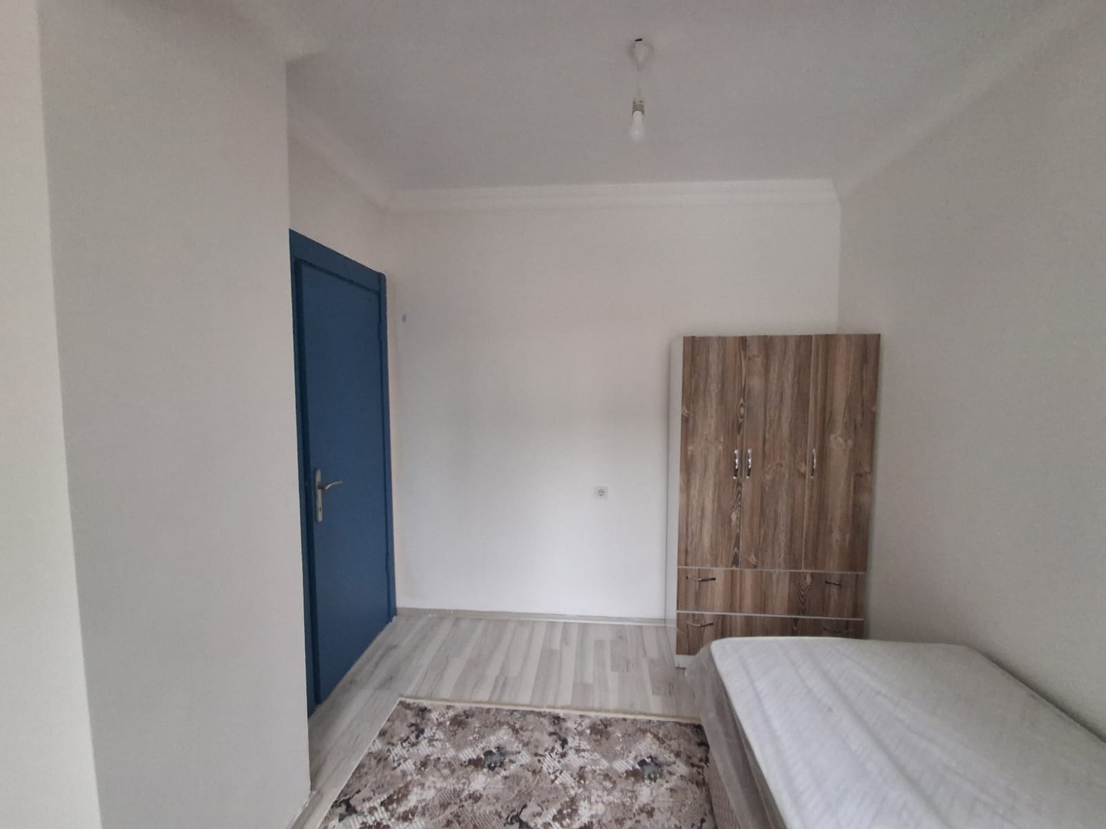 ERENLERDE MERKEZİ KONUMDA 2+0 KİRALIK DAİRE