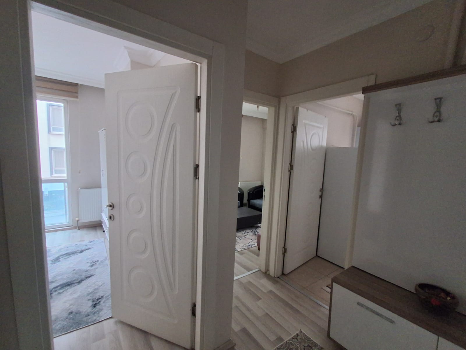 ERENLERDE 2+0 MERKEZİ KONUMDA TEMİZ KİRALIK DAİRE