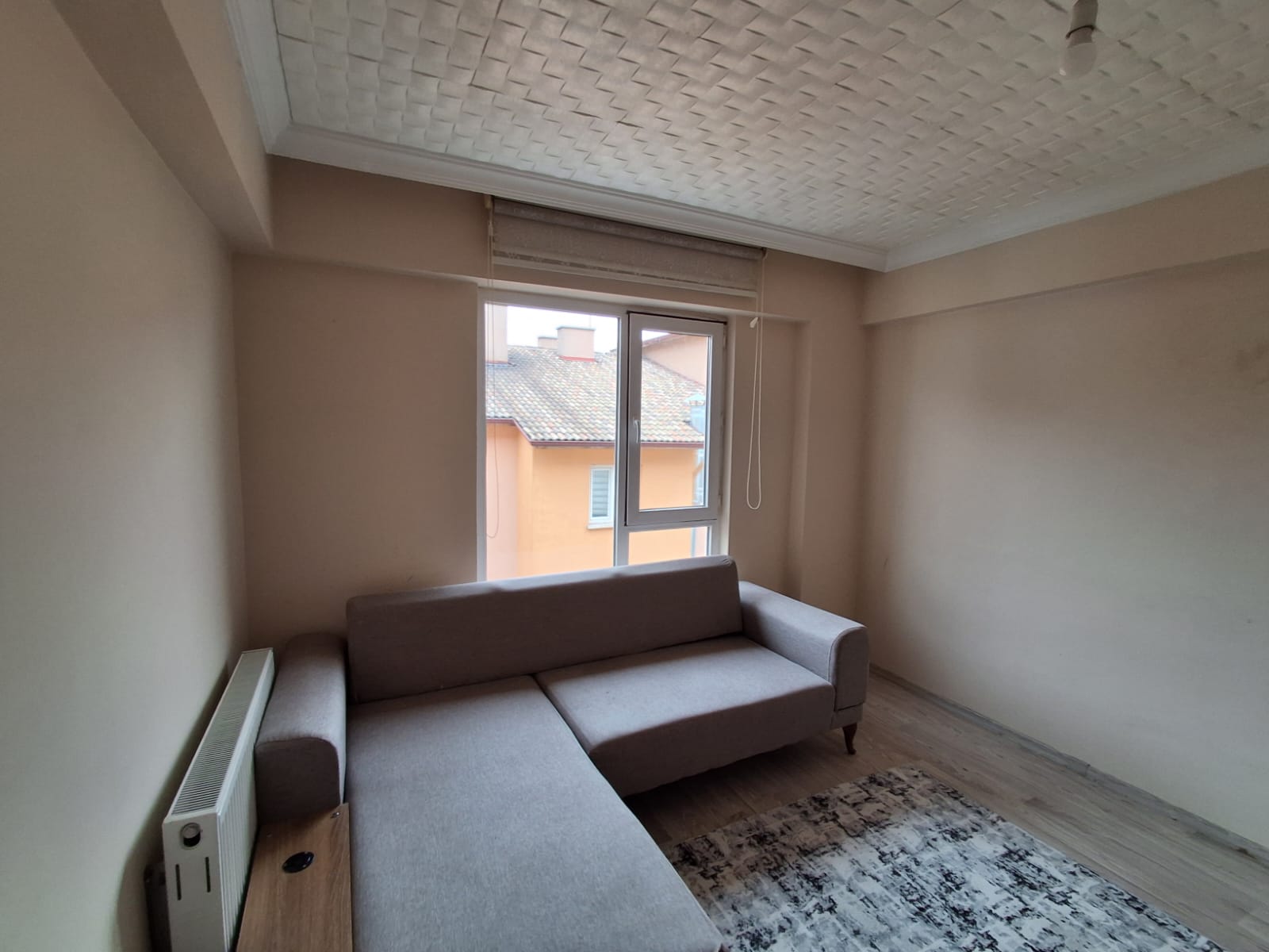 ERENLERDE 2+0 SEVGİ YOLUNDA MERKEZİ KONUMDA KİRALIK DAİRE