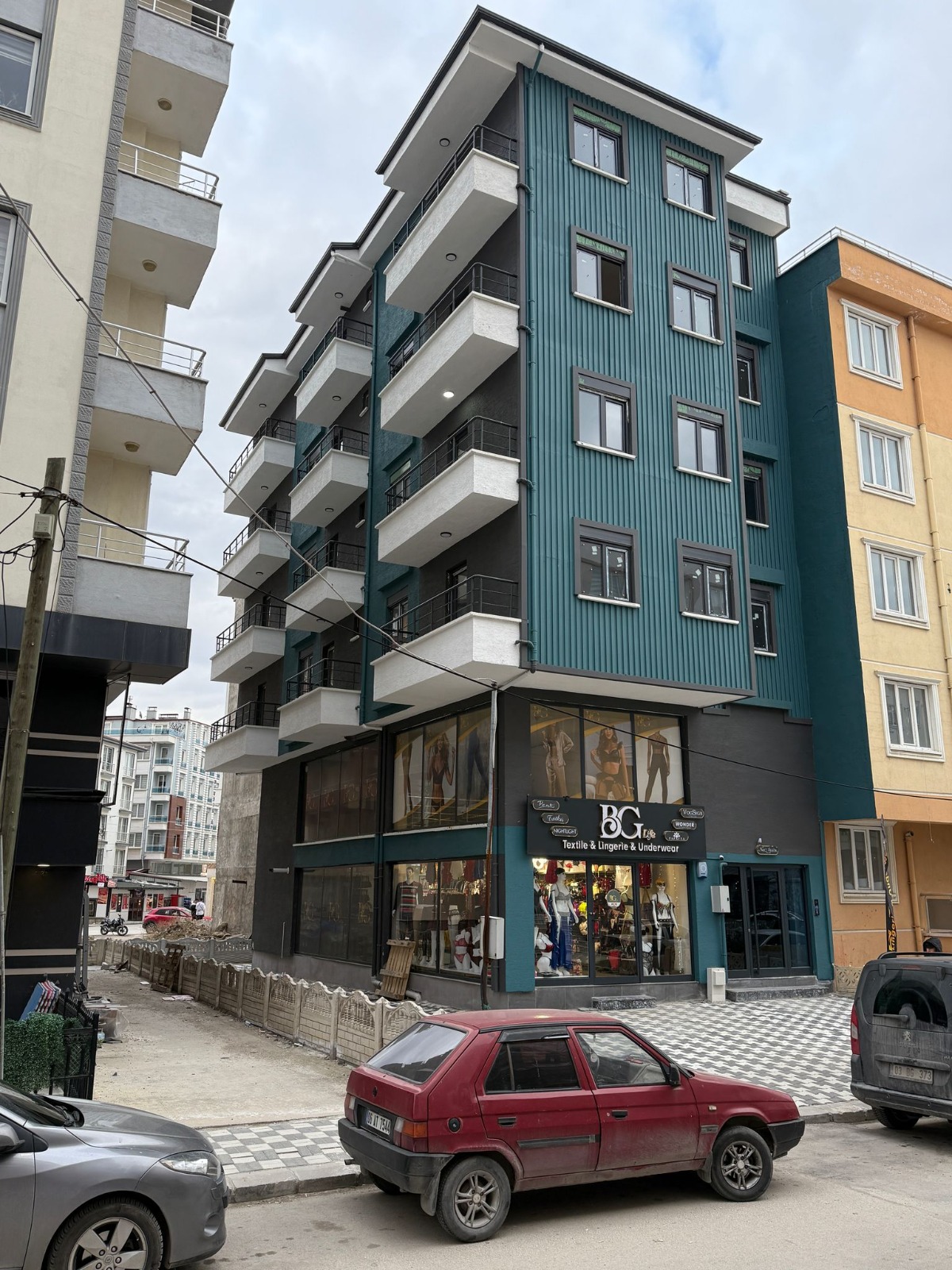 ERENLERDE MERKEZİ KONUMDA 1+1 KİRALIK SIFIR DAİRE