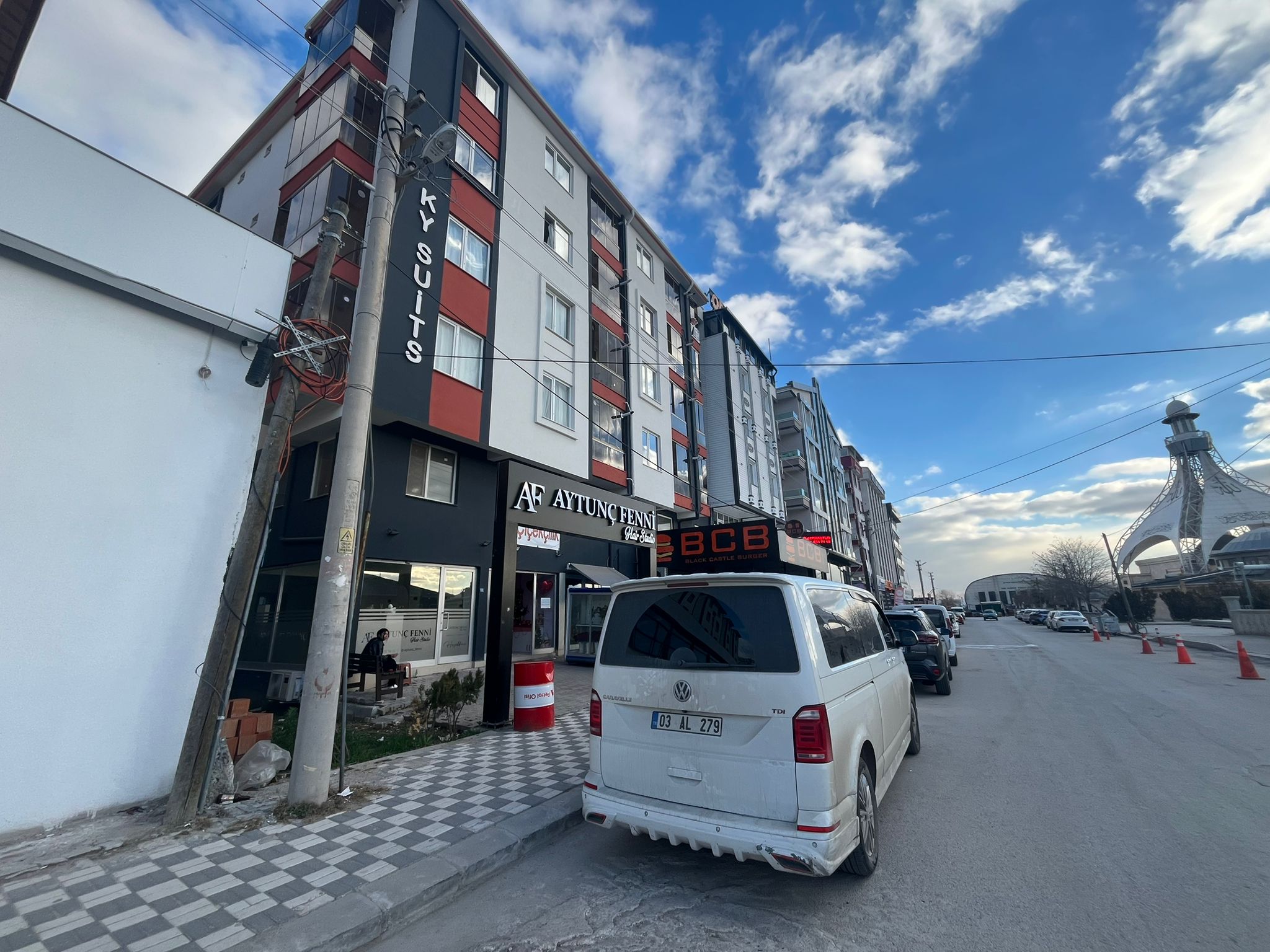 ERENLERDE EMNİYET KARAKOLU KARŞISINDA MERKEZİ KONUMDA 2+0 KİRALIK DAİRE