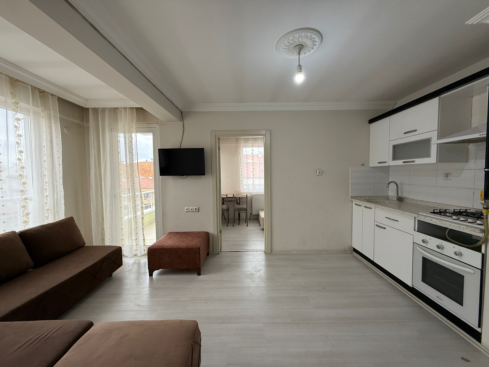 ERENLERDE 2+1 MERKEZİ KONUMDA TEMİZ KİRALIK DAİRE