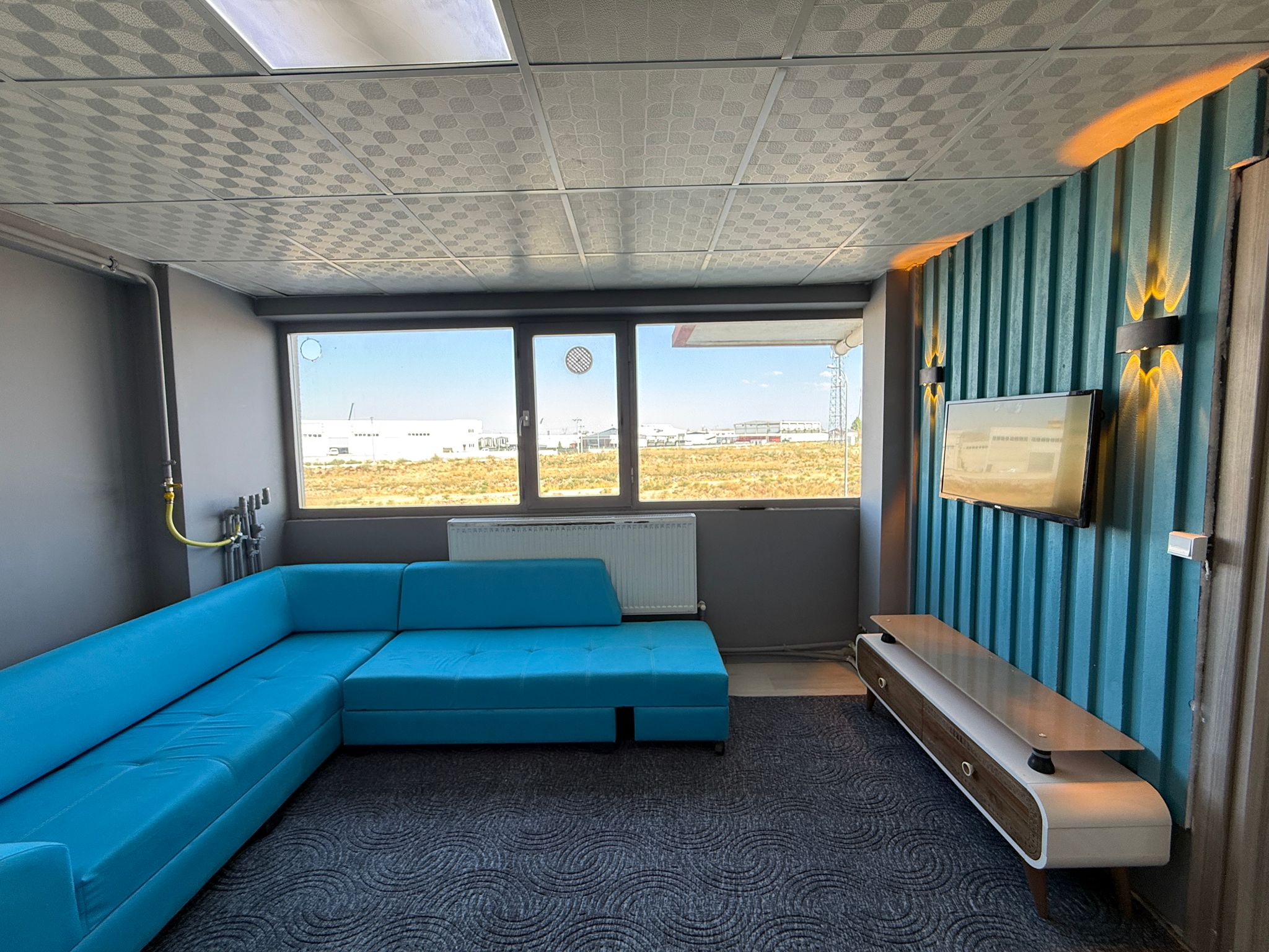 ERENLERDE 2+1 GENİŞ YENİ EŞYALI KİRALIK DAİRE