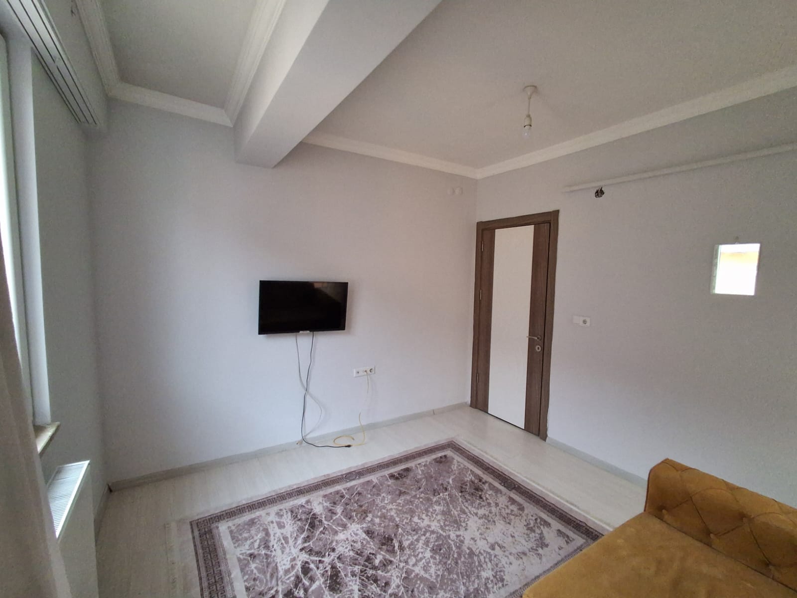 ERENLERDE EMNİYET KARAKOLU KARŞISINDA MERKEZİ KONUMDA 2+0 KİRALIK DAİRE