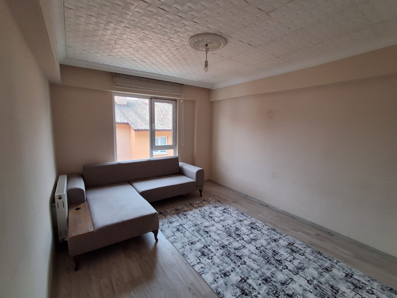 ERENLERDE 2+0 SEVGİ YOLUNDA MERKEZİ KONUMDA KİRALIK DAİRE