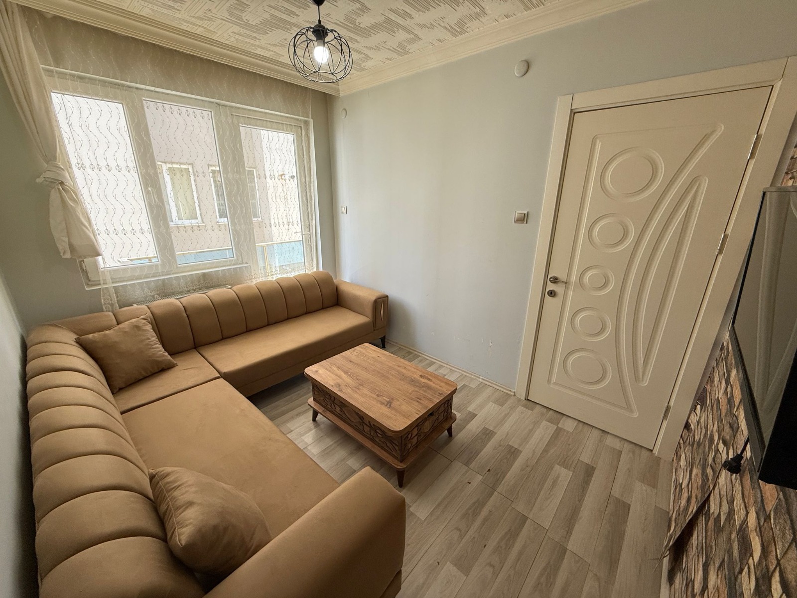 ERENLERDE MERKEZİ KONUMDA UYGUN FİYATLI 2+0 SATILIK DAİRE