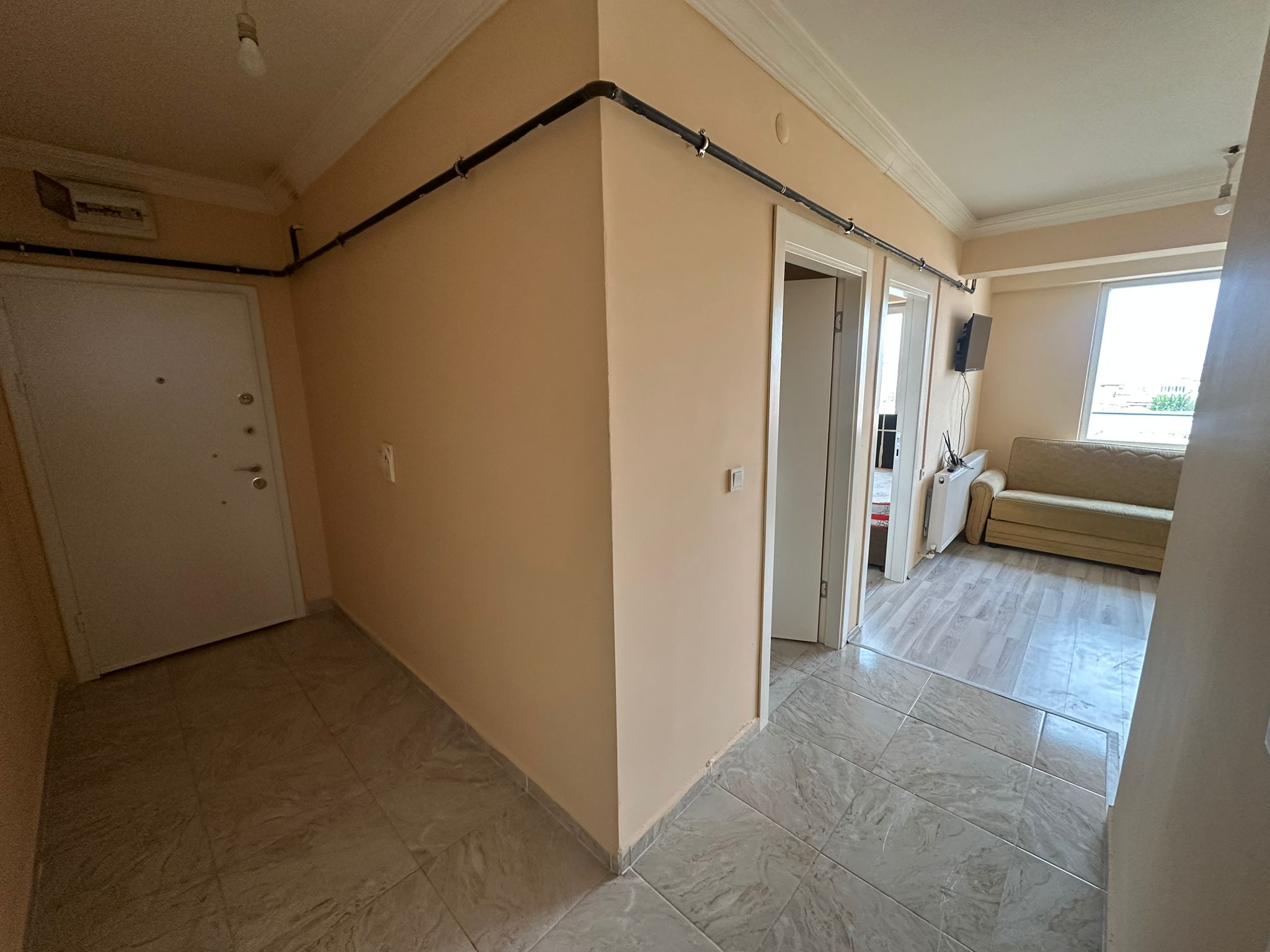 ERENLERDE MERKEZİ KONUMDA GENİŞ 2+0 KİRALIK DAİRE