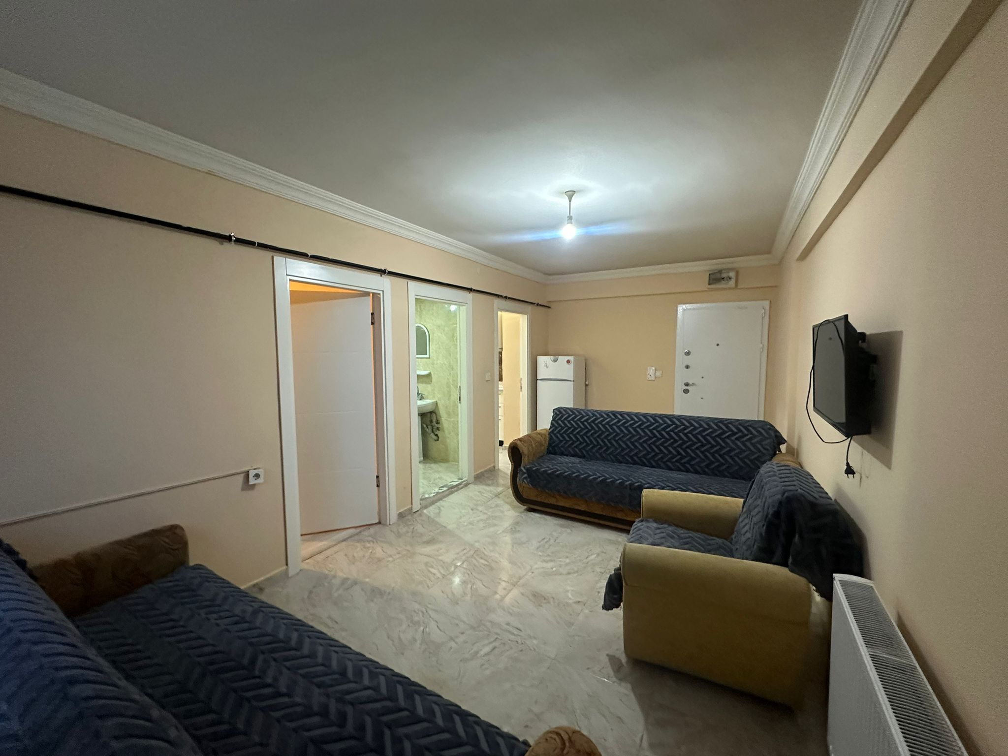 ERENLERDE MERKEZİ KONUMDA 2+0 GENİŞ KİRALIK DAİRE