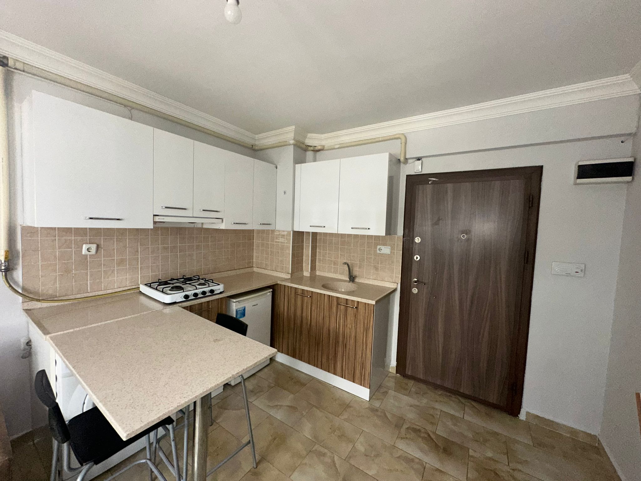 ERENLERDE MERKEZİ KONUMDA 1+0 KİRALIK DAİRE