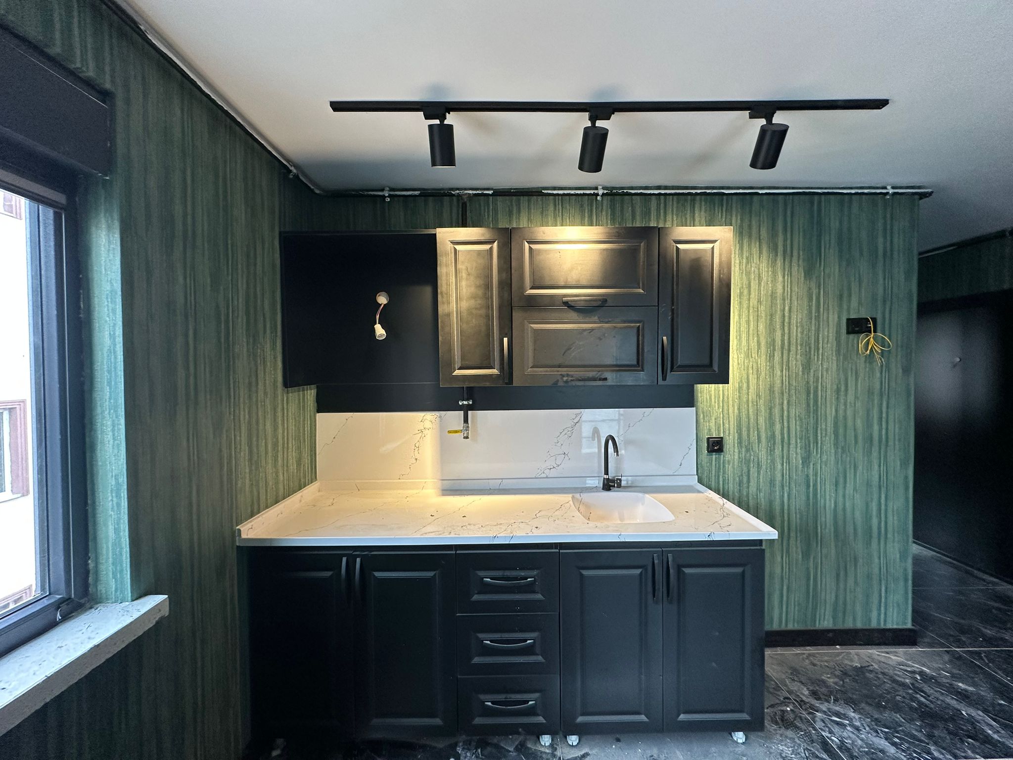 ERENLERDE YENİ YAPILI 2+0 LÜX SATILIK DAİRE