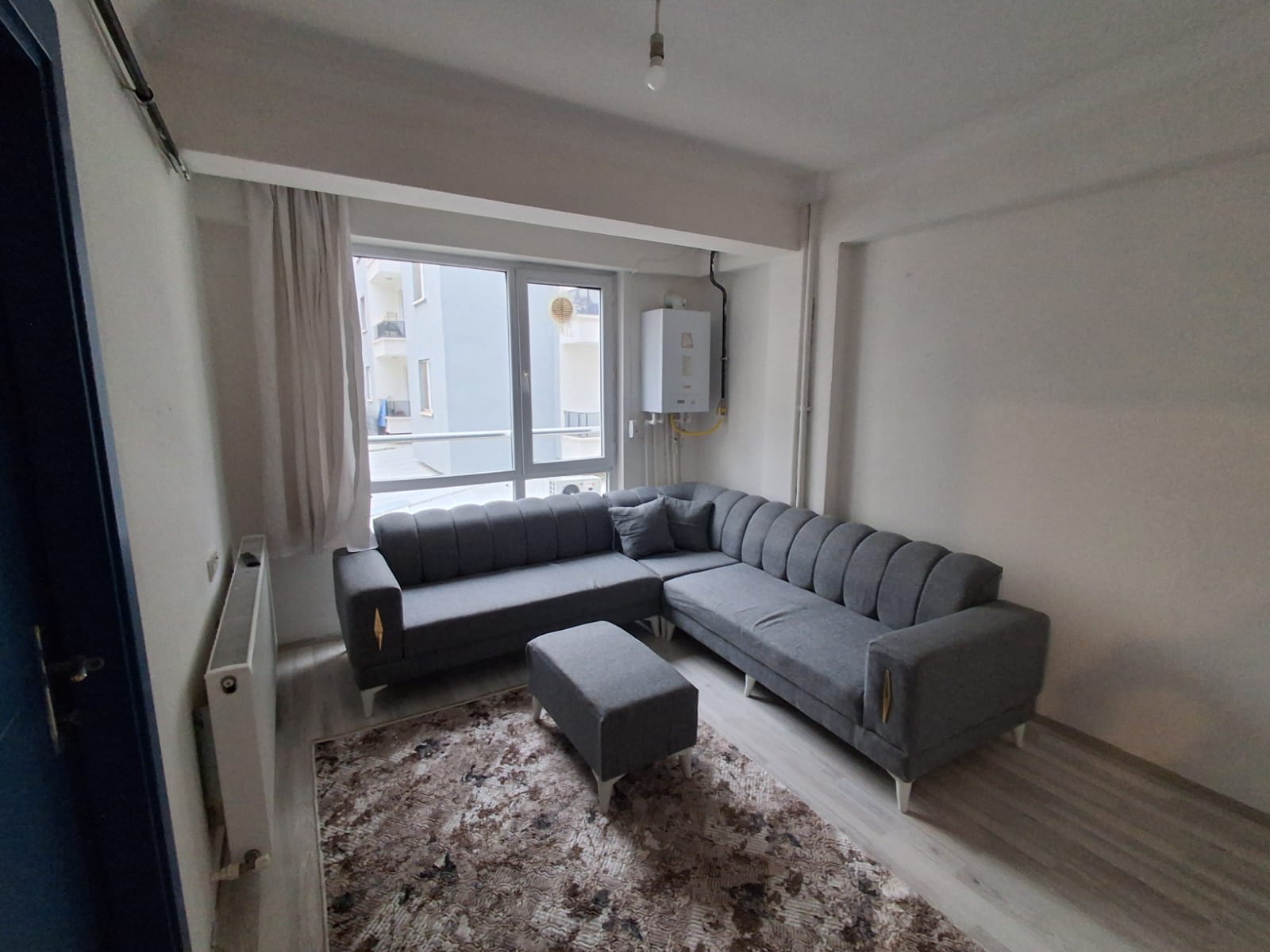 ERENLERDE MERKEZİ KONUMDA 2+0 KİRALIK DAİRE