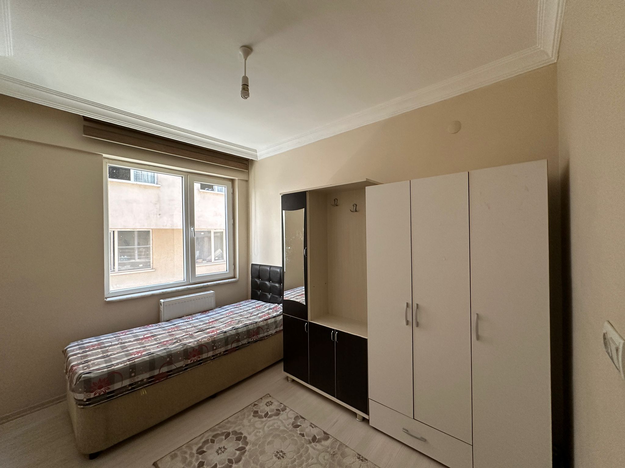 ERENLERDE MERKEZİ KONUMDA 2+0 FIRSAT DAİRE