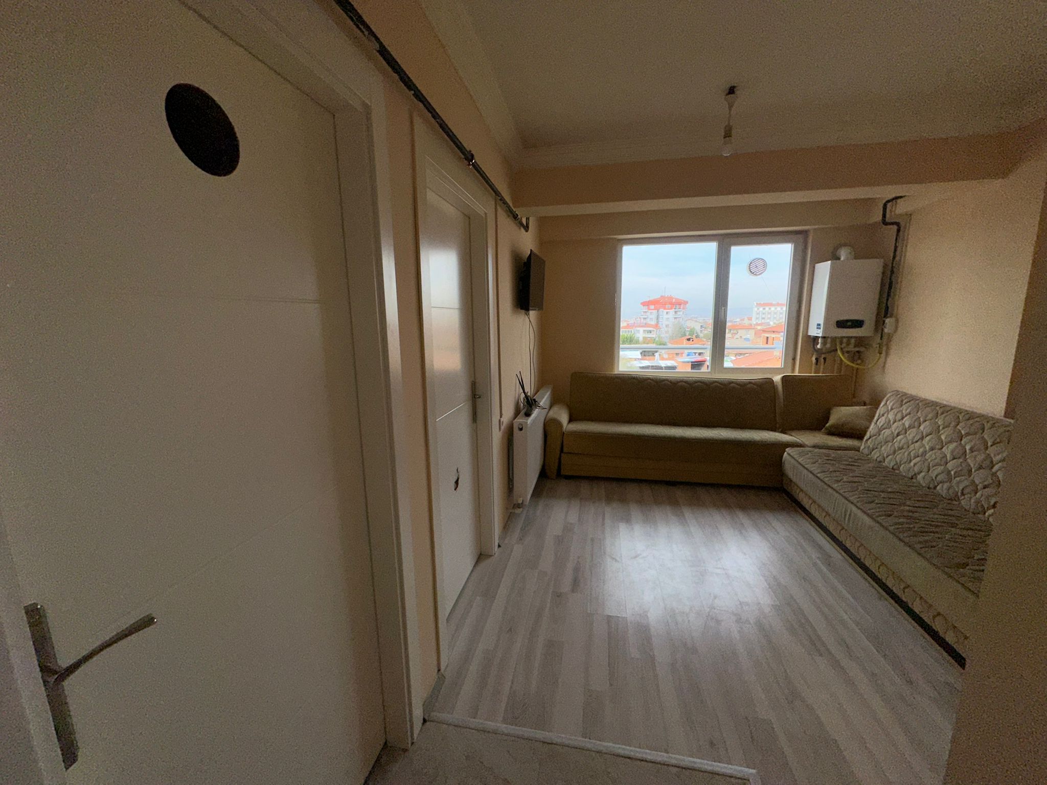 ERENLERDE MERKEZİ KONUMDA GENİŞ 2+0 KİRALIK DAİRE