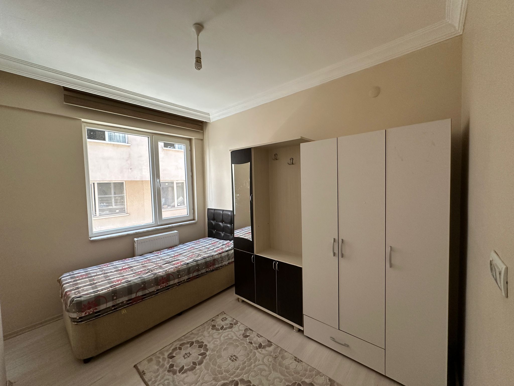 ERENLERDE MERKEZİ KONUMDA 2+0 FIRSAT DAİRE