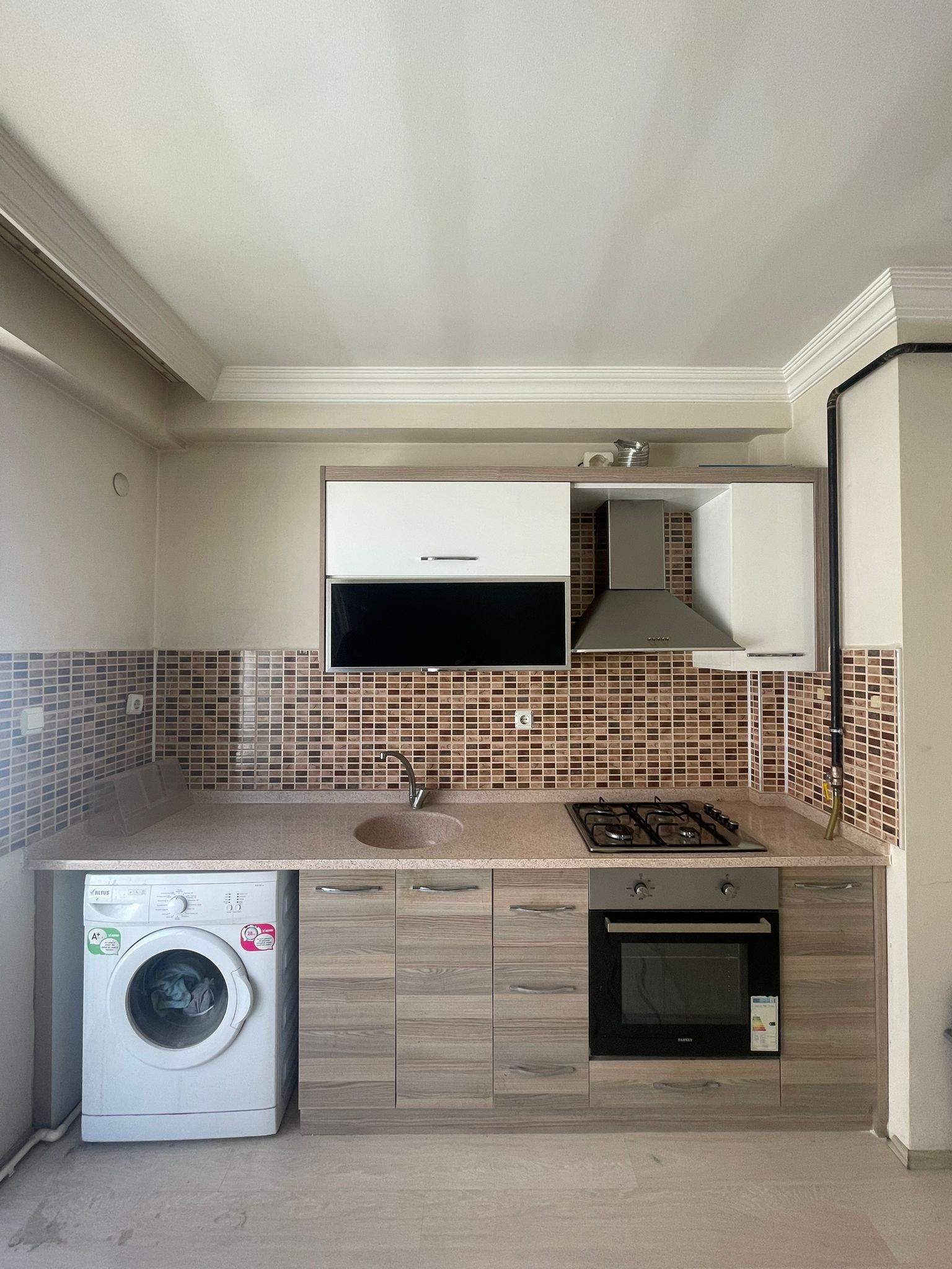 1+1 MERKEZİ KONUMDA KİRALIK DAİRE