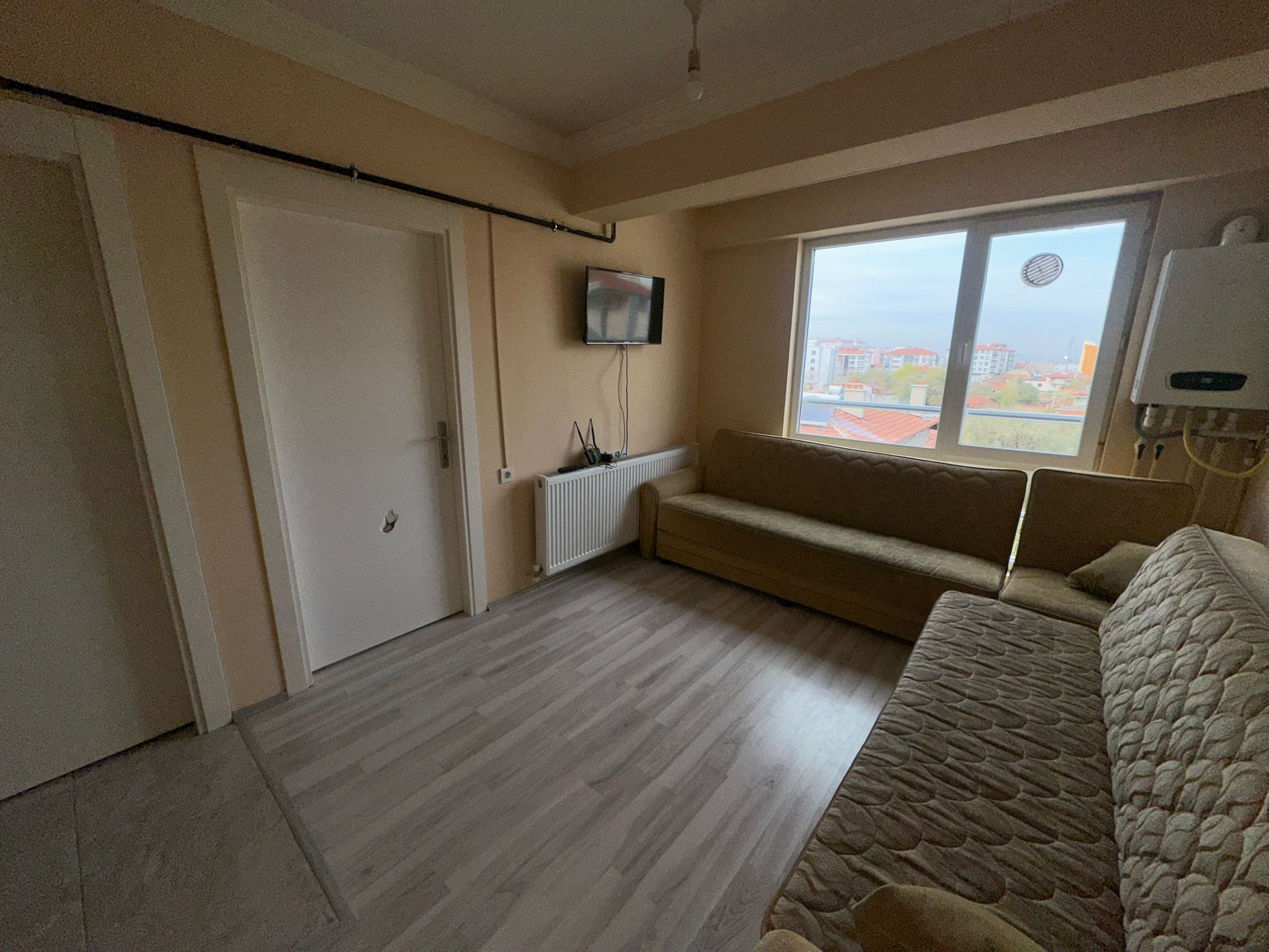 ERENLERDE MERKEZİ KONUMDA GENİŞ 2+0 KİRALIK DAİRE