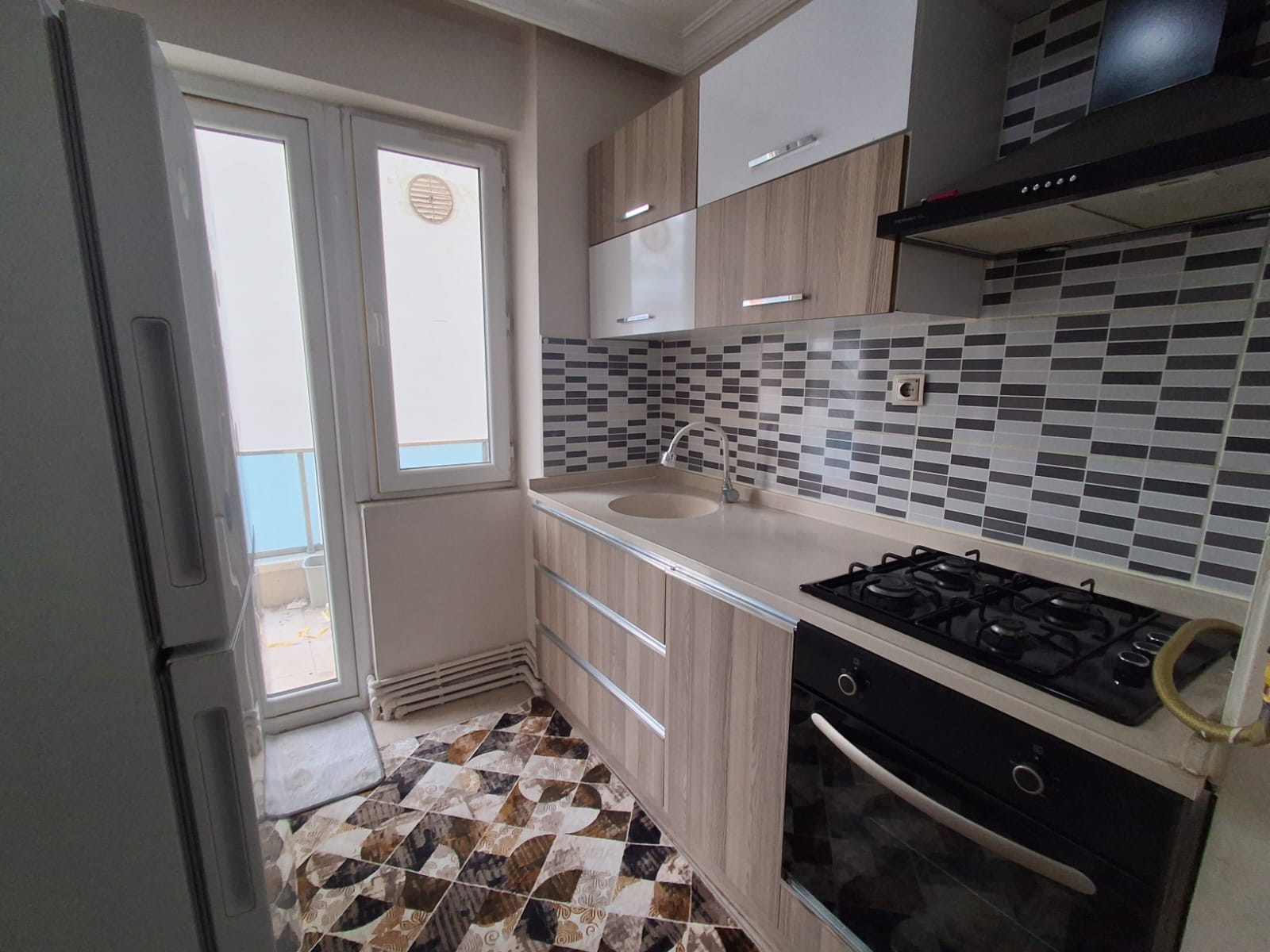 ERENLERDE 2+0 MERKEZİ KONUMDA TEMİZ KİRALIK DAİRE