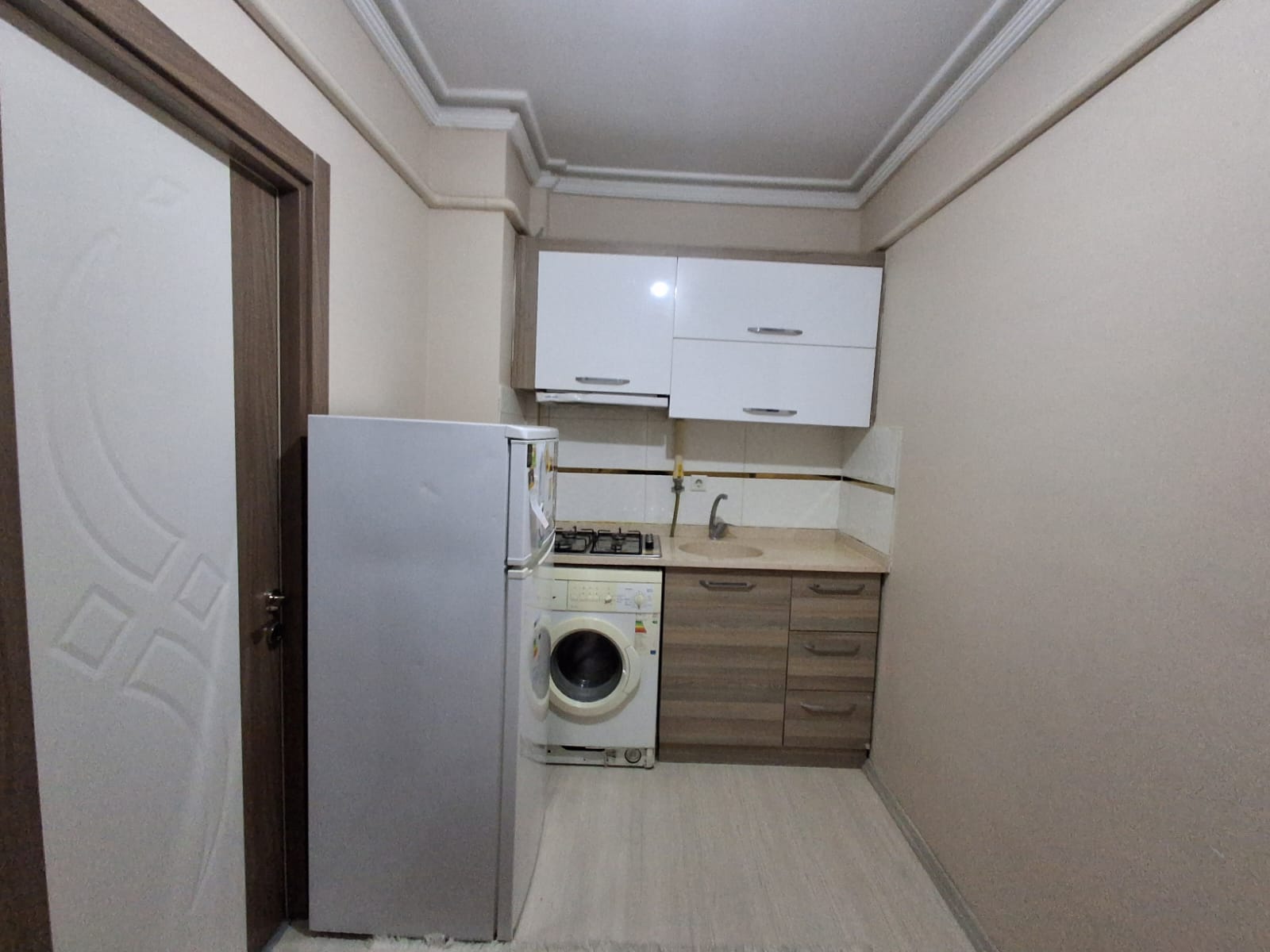 ERENLERDE EMNİYET KARAKOLU KARŞISINDA 2+0 GENİŞ KİRALIK DAİRE